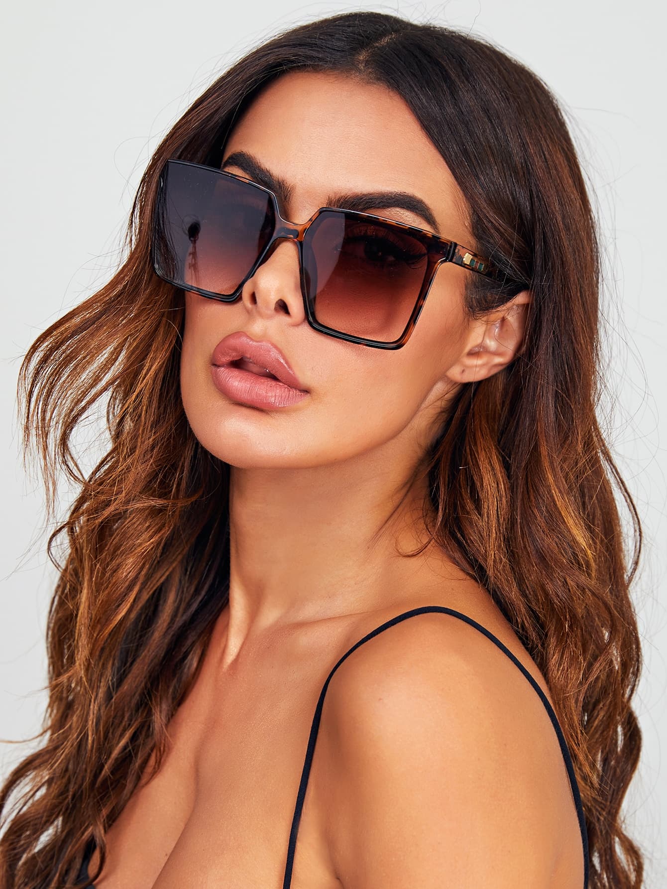 1pair Leopard Frame Sunglasses With Case For Outdoor Elegant Sunglasses Beach Sun Glasses Beach Accessories For Women Sun Glasses Sunglasses Shades Basics And Suit For Sweater Jeans Sweatpants Hoodie Jackets Dress And Long Sleeve Shirt Fashionable Shade Elegant Outfit Family Outings Travel Vacation Holiday