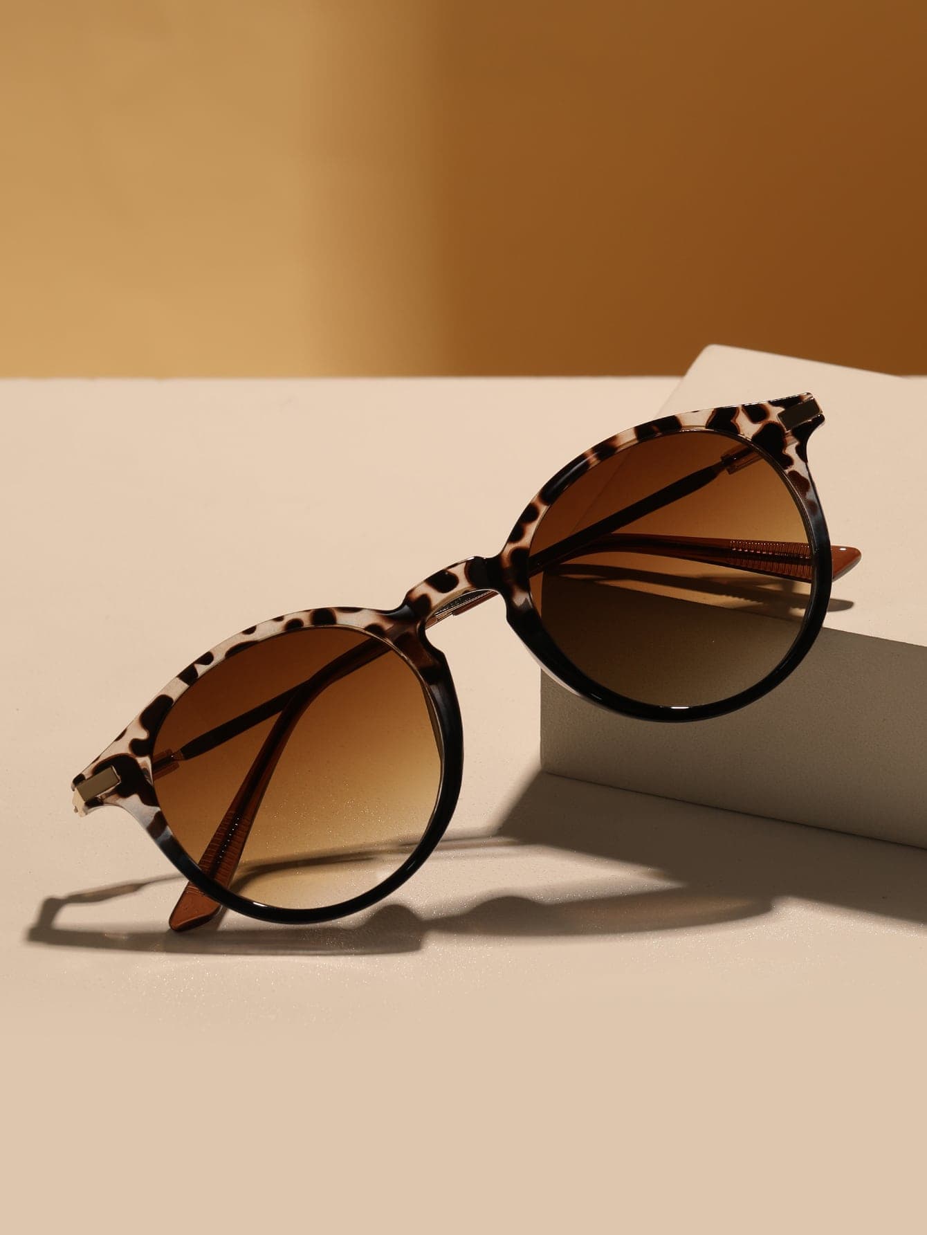 Leopard Frame Fashion Glasses, Oversized Round Tortoise Shell Boho Shades For Women Beach Vacation Outdoor Travel
