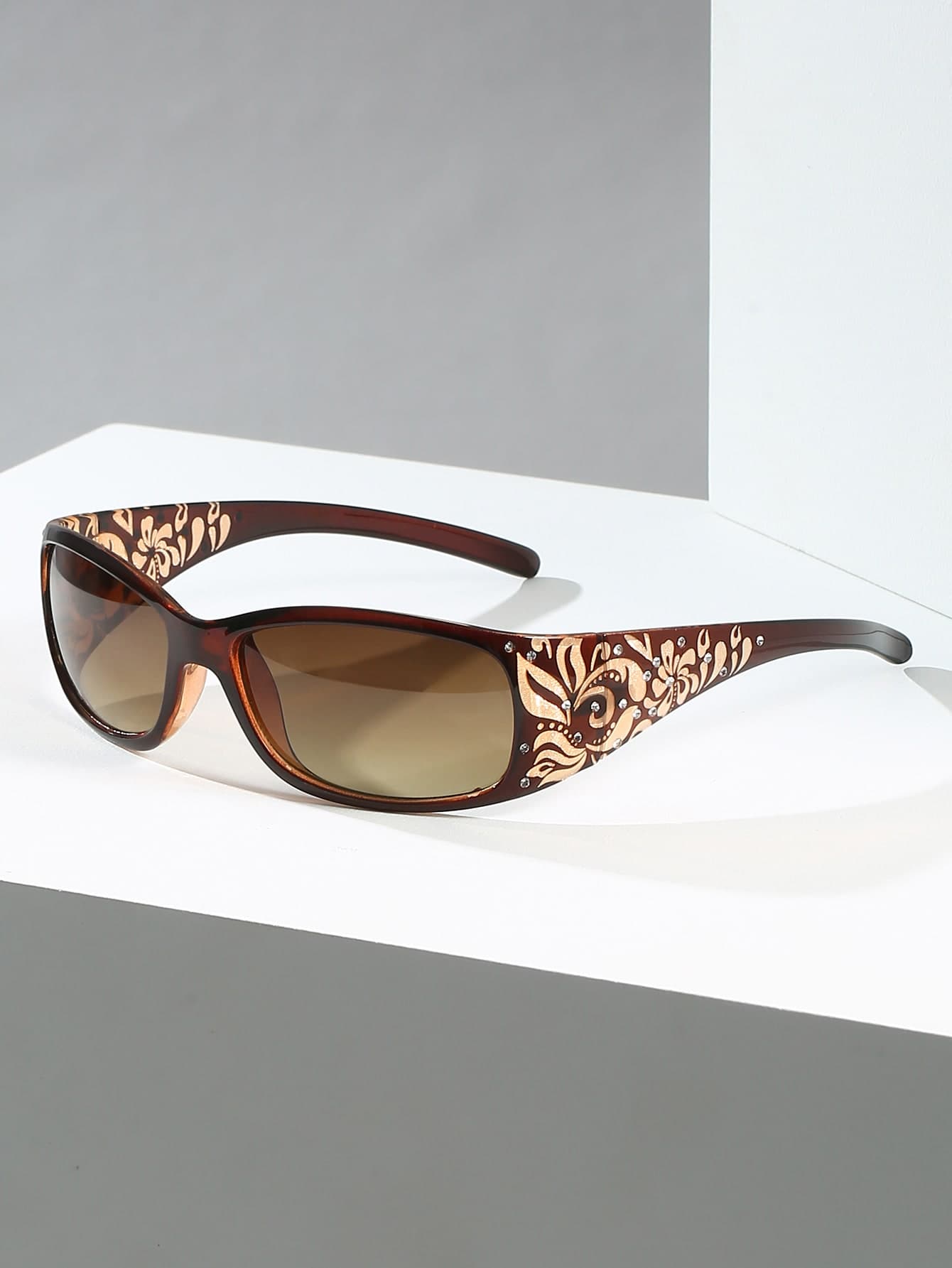ROMWE Grunge Punk 1Pair Women Rhinestone Decor Ombre Lens Fashion Glasses For Travel Accessories Sunglasses Beach Sun Glasses Beach Accessories For Women Sun Glasses Sunglasses Shades Basics And Suit For Sweater Jeans Sweatpants Hoodie Jackets Dress And Long Sleeve Shirt Valentine's Day Valentines Fashionable Shade Elegant Outfit Family Outings Travel Vacation Holiday For Summer Beach Vacation,Outdoor,Travel