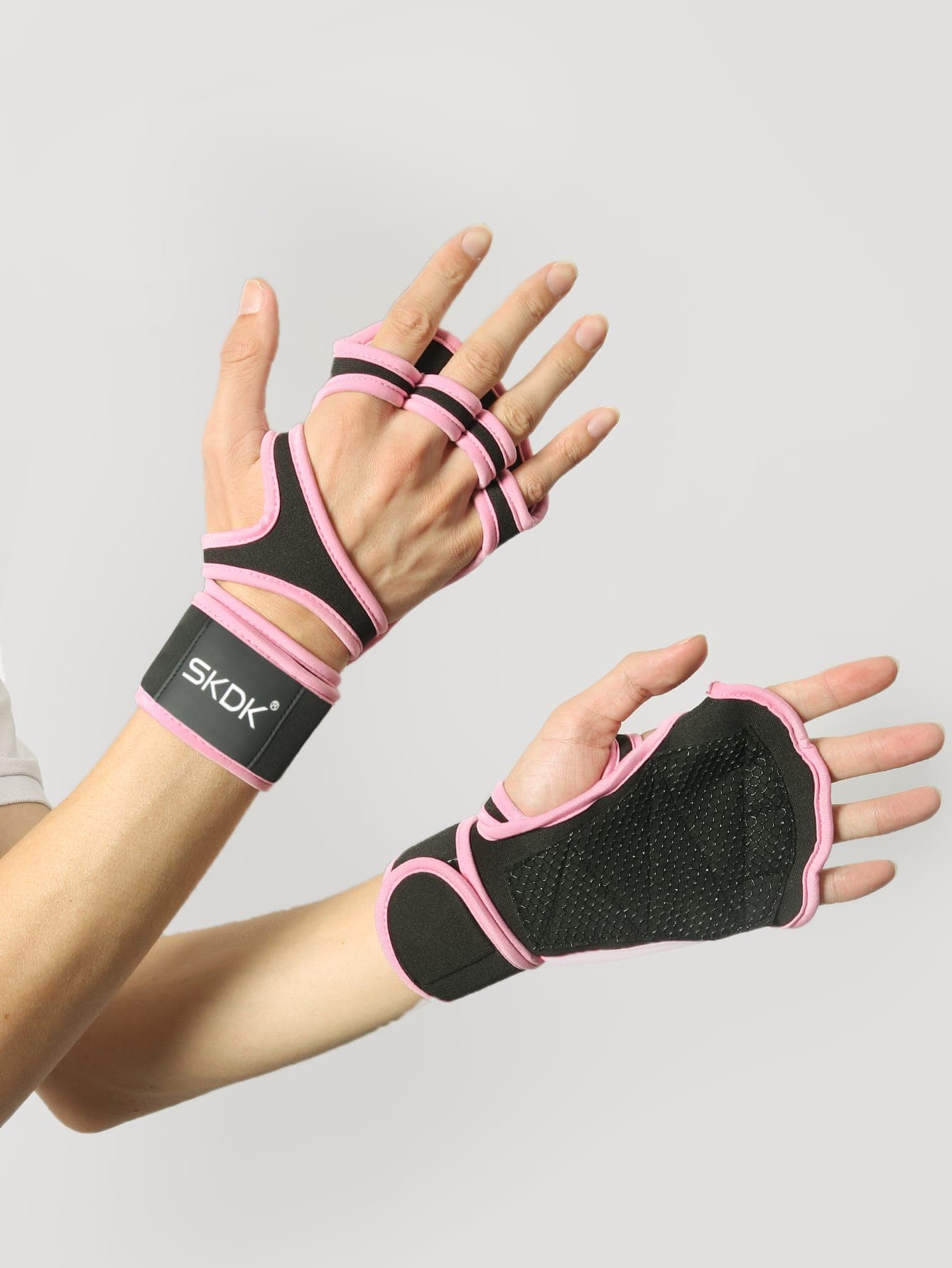 SKDK 1 Pair Ventilated Weight Lifting Workout Gloves For Men Women, Built-In Wrist Wraps And Non-Slip Palm Silicone Exercise Gym Gloves For Cross Training Powerlifting.