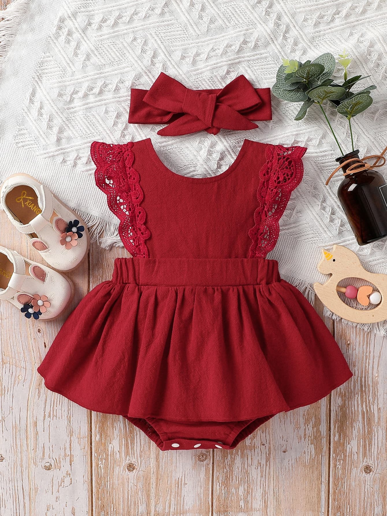 SHEIN Vintaside Kids Baby Girl Guipure Lace Trim Combo Bodysuit Dress & Accessory Headband