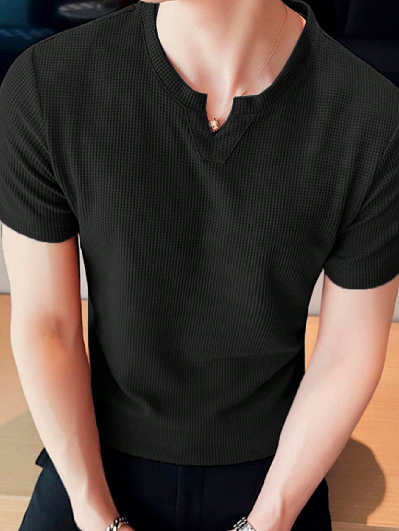 Manfinity Homme Men Solid Notched Neck Tee