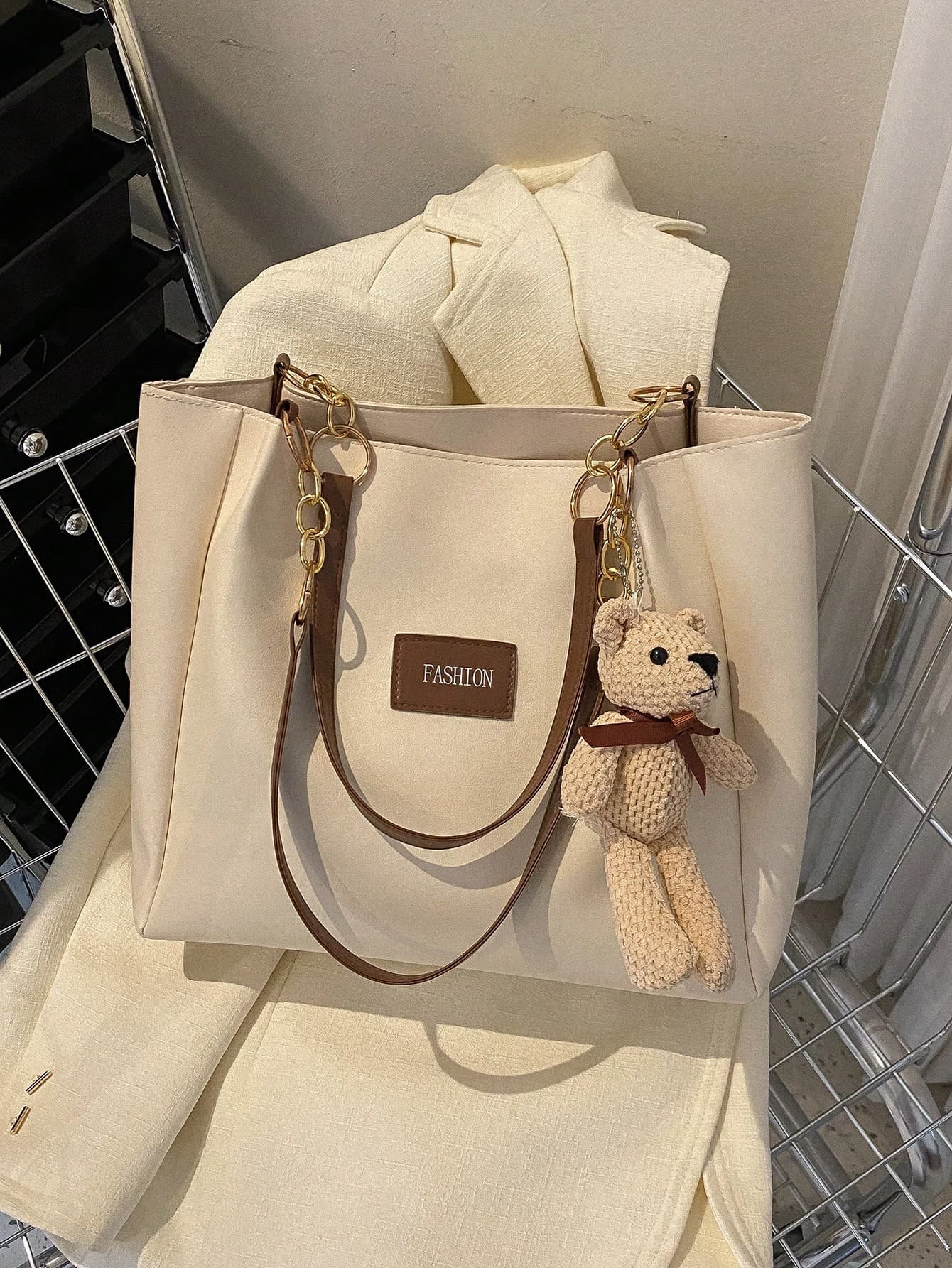 Chain & Letter Patch Decor Shoulder Tote Bag Double Handle PU With Cartoon Bear Bag Charm, Mother's Day Gift For Mom Large Capacity Women's Tote Bag, All-Match Lightweight Carry On Handbag, Versatile Daily Use Bag Best Gift Bags For Teachers, Women, Girlfriends & Families