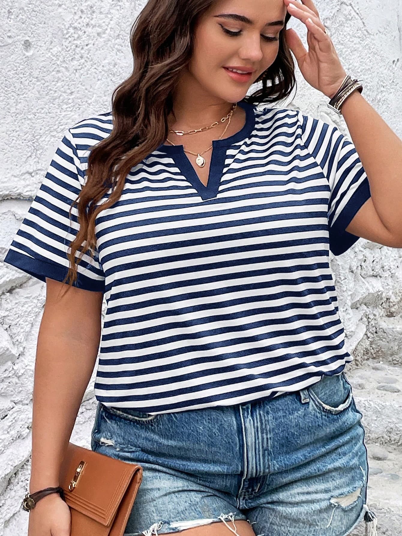 SHEIN LUNE Plus Striped Notched Neckline Contrast Binding Tee, Summer