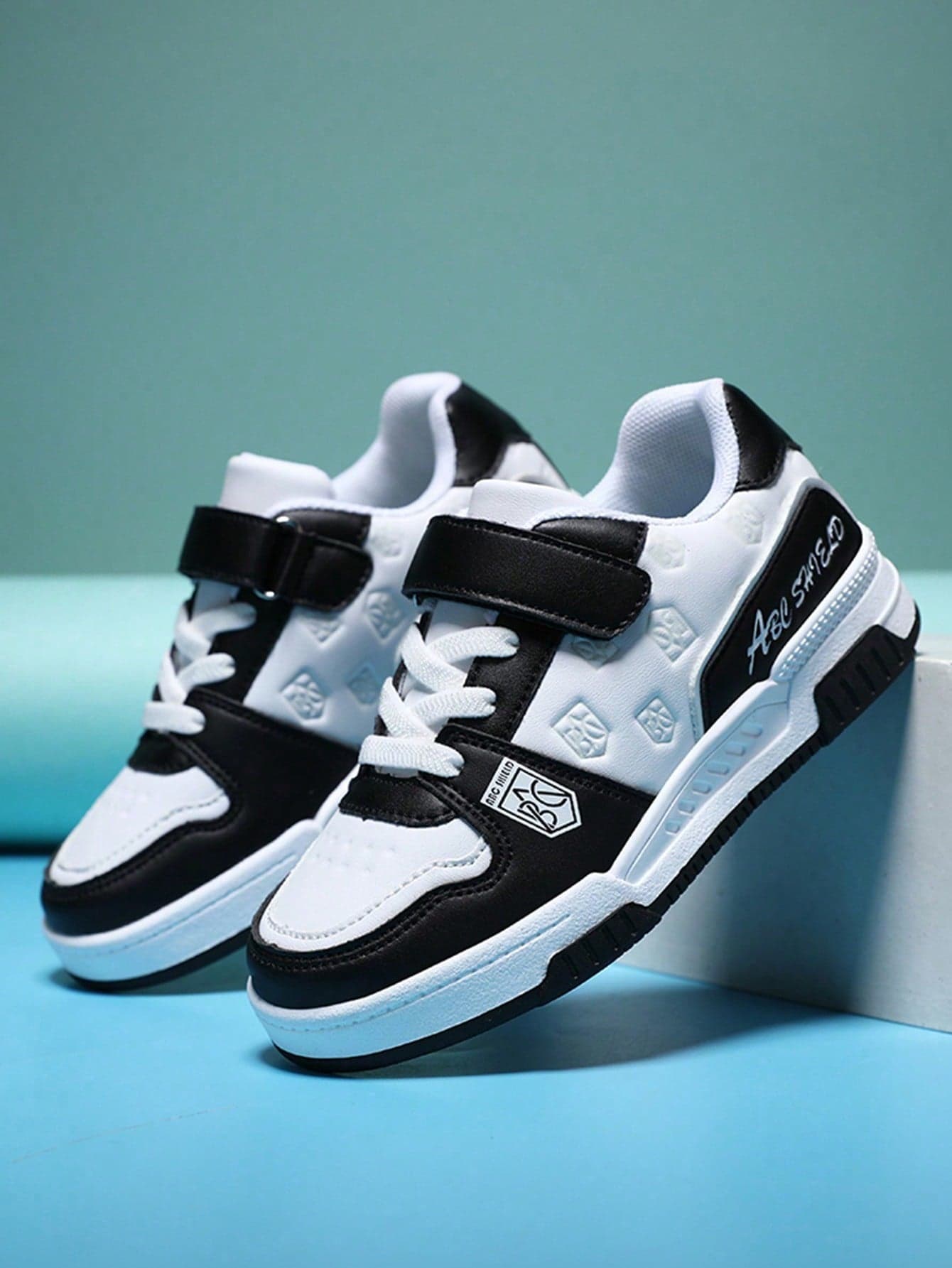 1 Pair Cute Girls' Outdoor Non-Slip Sports Shoes, Winter Thermal Lined Warm Running Sneakers