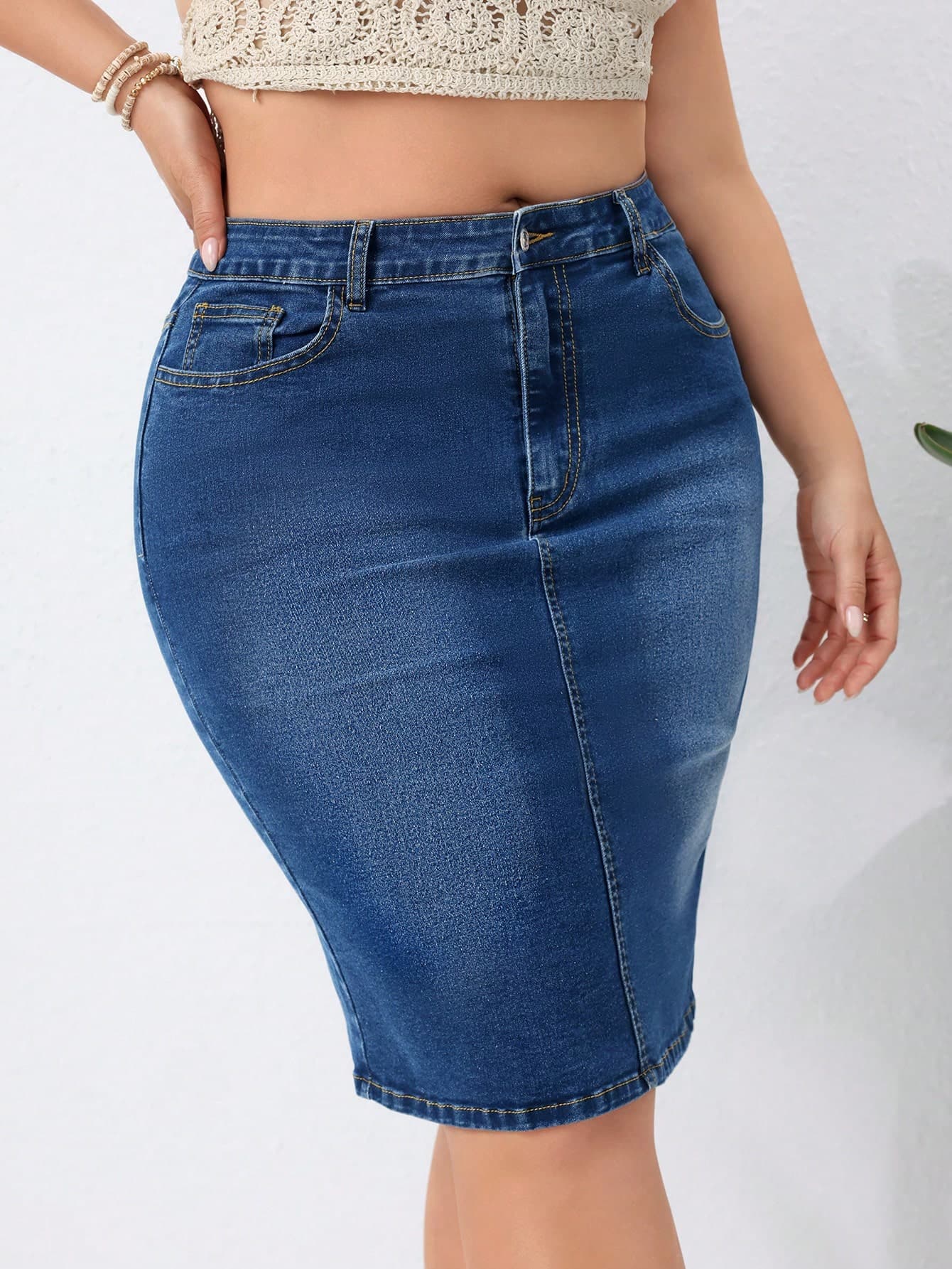 EMERY ROSE Plus Size Women Daily Simple Elegant Denim Pencil Skirt With Pockets