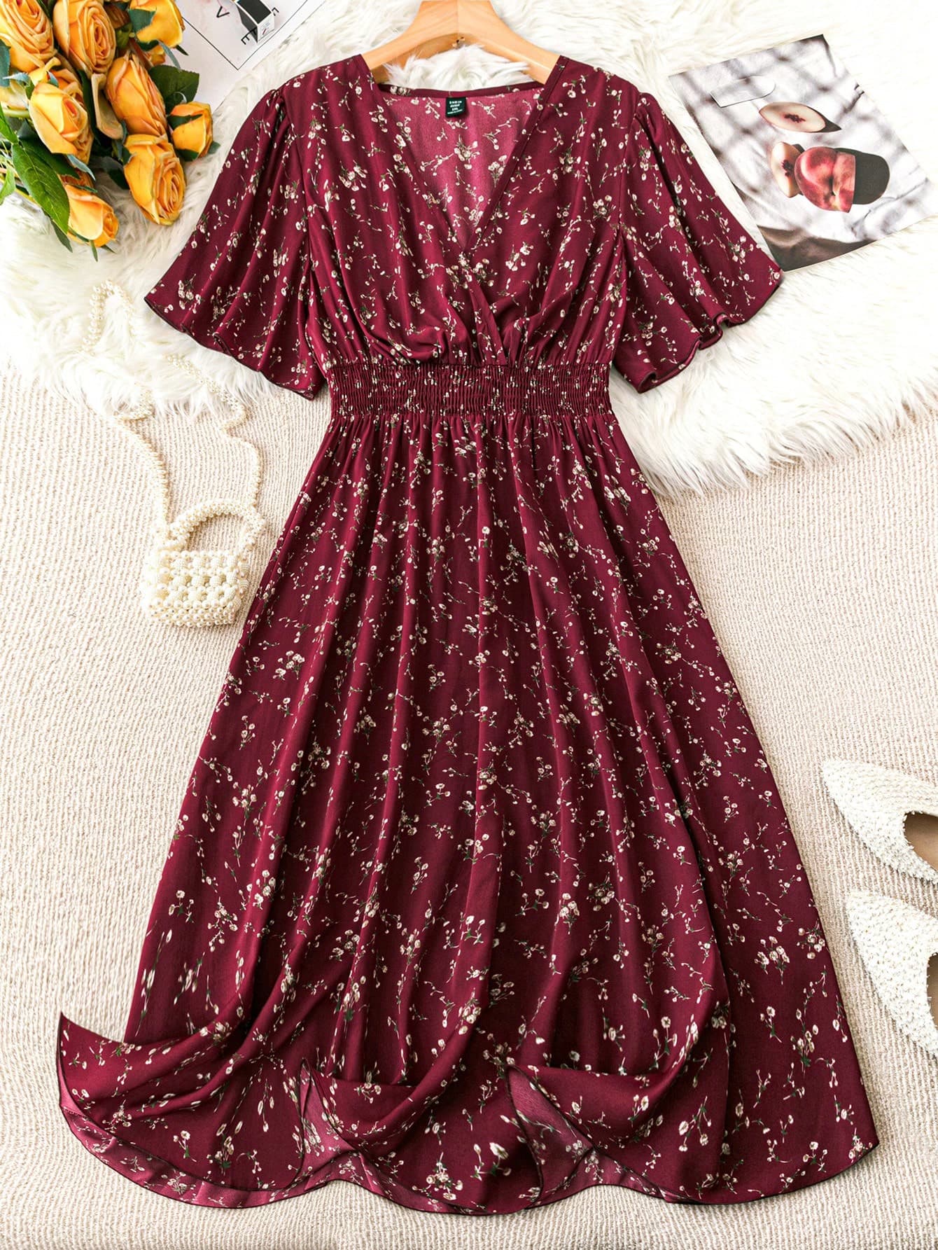 SHEIN Clasi Plus Size Resort Leisure V-Neck Dress, Featuring Ditsy Floral Print And Shirred Waist Women Outfit, For Summer
