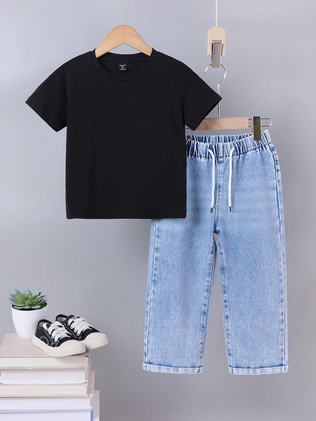 SHEIN Young Boy 2pcs/Set Basic Loose Fit Soft Short-Sleeve T-Shirt & Drawstring Baggy Denim Pants,Summer,School,Back-To-School,Campus,College Summer Holiday