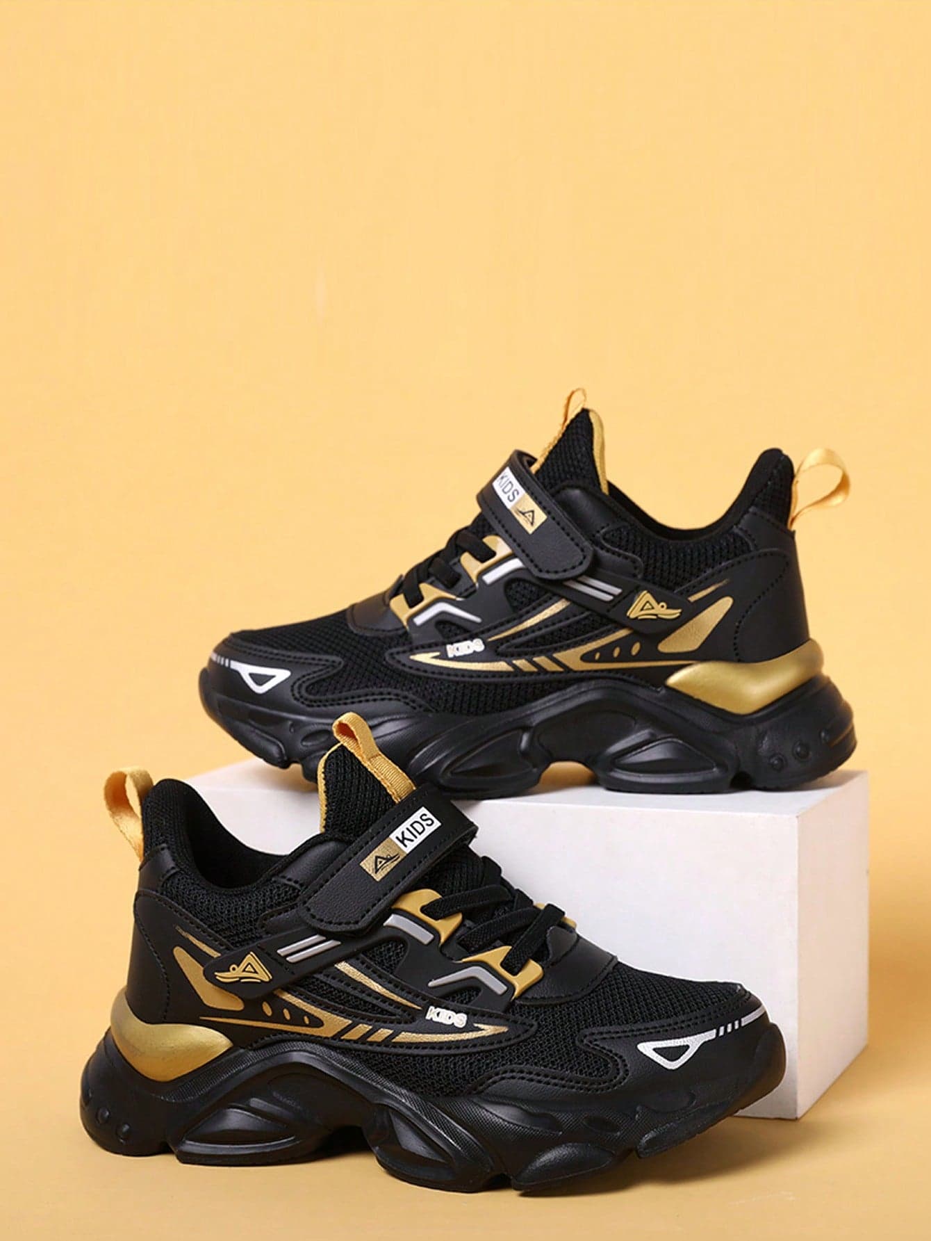Children's Boys' Spring And Autumn Low-Top Sports Shoes With Adjustable Hook And Loop, Easy To Put On And Take Off, Suitable For Daily Wear, Thick Sole, Soft And Comfortable, Chunky Sneakers With Contrasting Colors, Fashionable And Versatile, Student Shoes For The Start Of The School Season Colorful Sneakers
