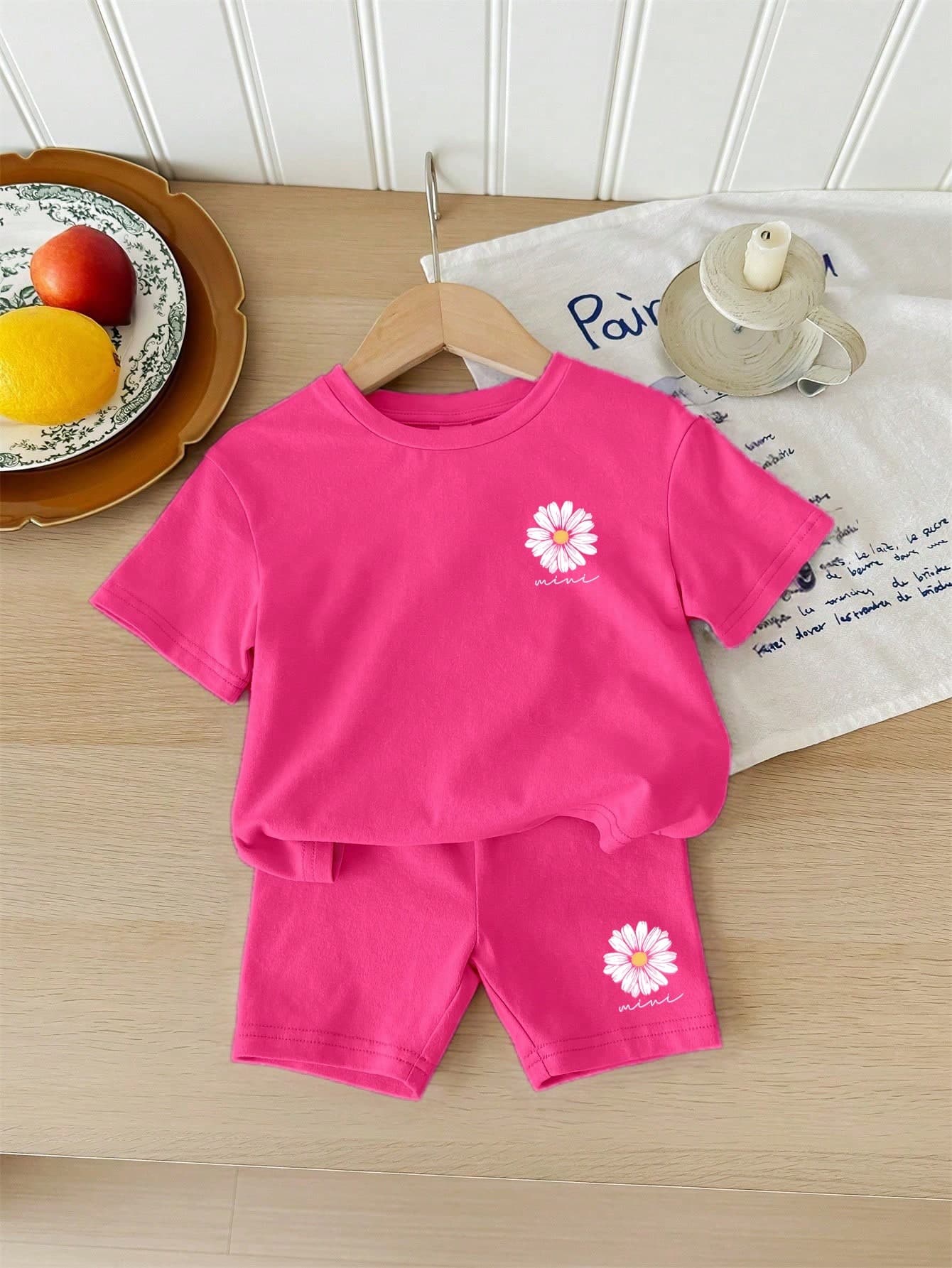 SHEIN LMoss Kids ModeFlare Wear Baby Girls' Simple Short Sleeve Shorts Set, Summer