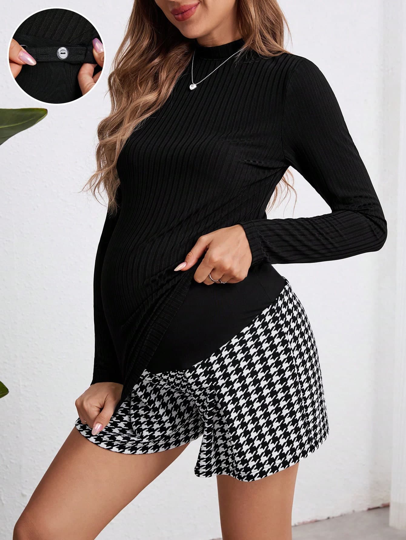 SHEIN 2pcs Maternity Outfit Set - Black Knit Top And Fold Pleated Two Tone Shorts