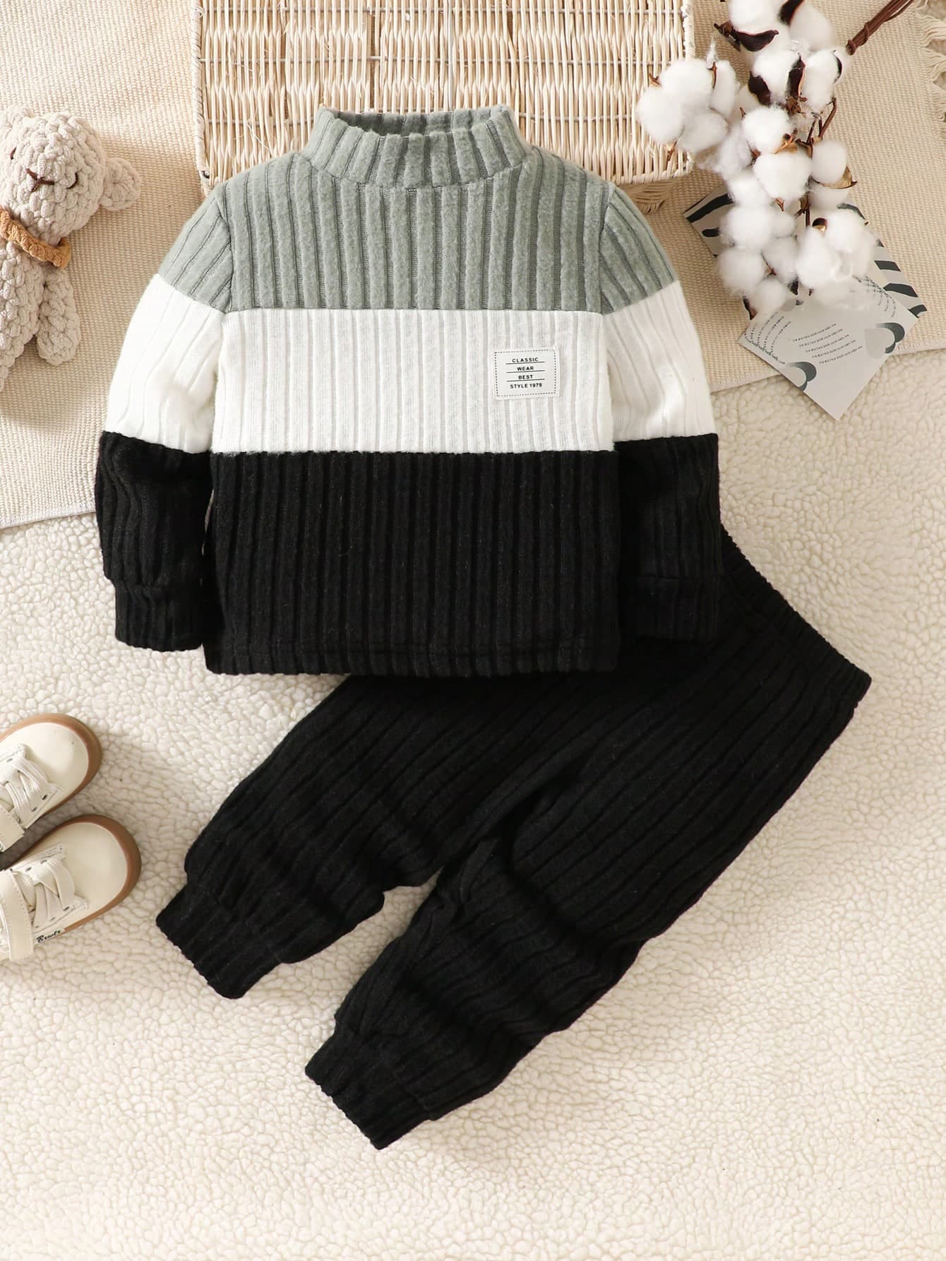 SHEIN Playful Pals 2pcs Baby Boy Letter Print Contrast Color Stand Collar Long Sleeve T-Shirt And Pants Casual Outfit, Autumn