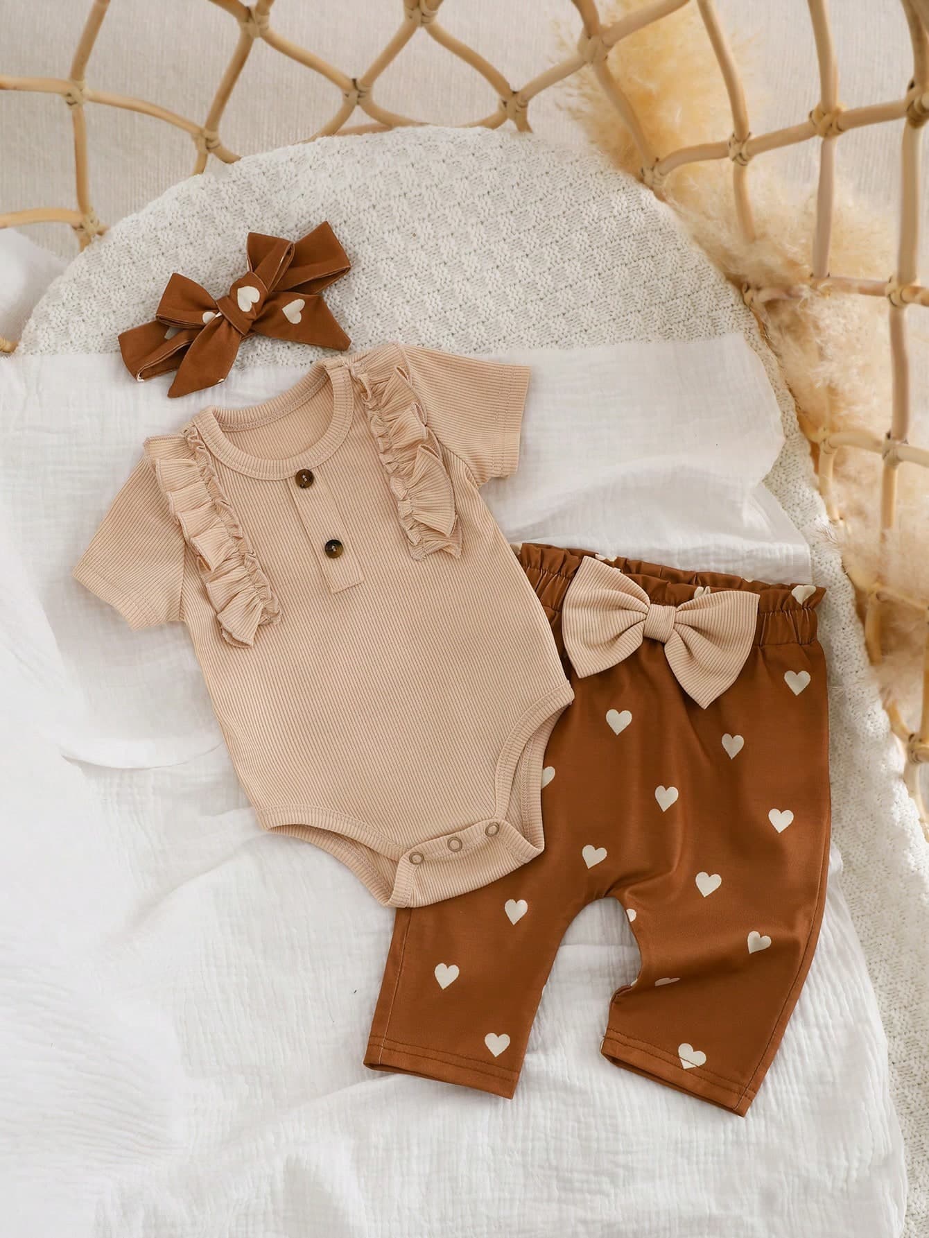 SHEIN Newborn Baby Girls' Cute & Comfy Bodysuit, Heart Pattern Knit Bodysuit With Pants And Headband, Summer