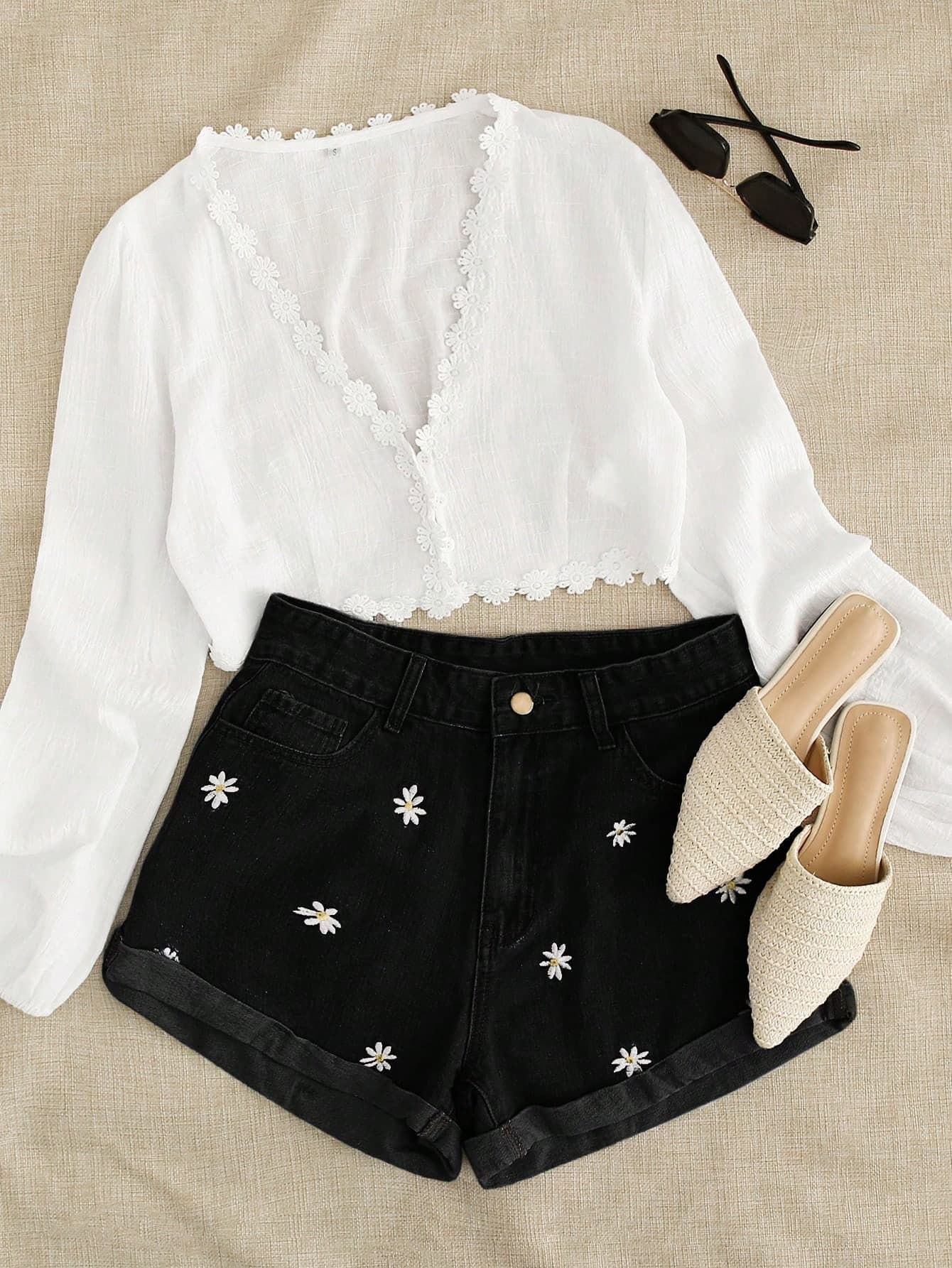 SHEIN Essnce Women's Daisy Embroidery Pocket Casual Denim Shorts