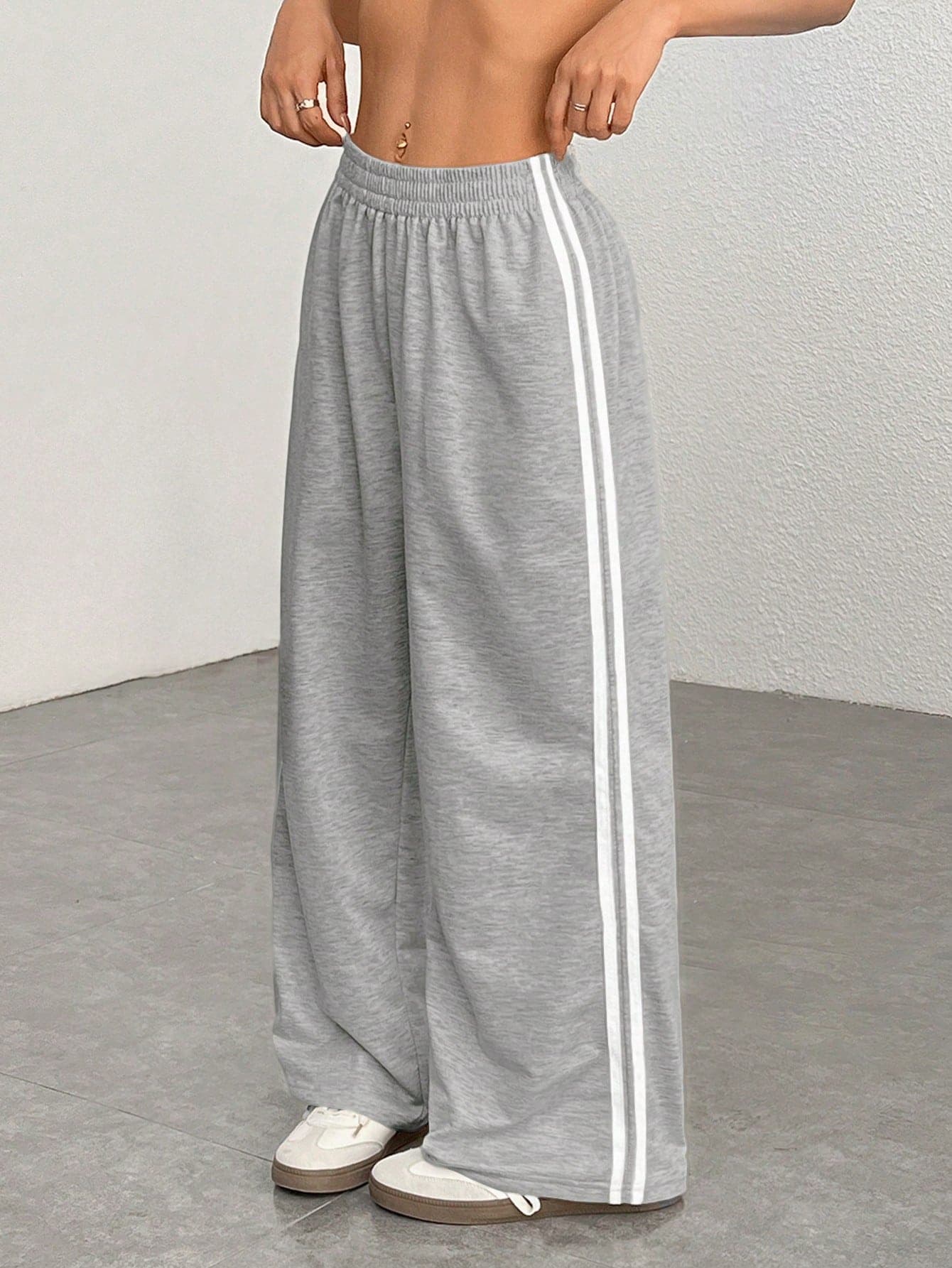 SHEIN PETITE Casual Contrast Side Striped Straight Leg Sweatpants , Graduation, Teacher For Women, Back To School ,Petite Women