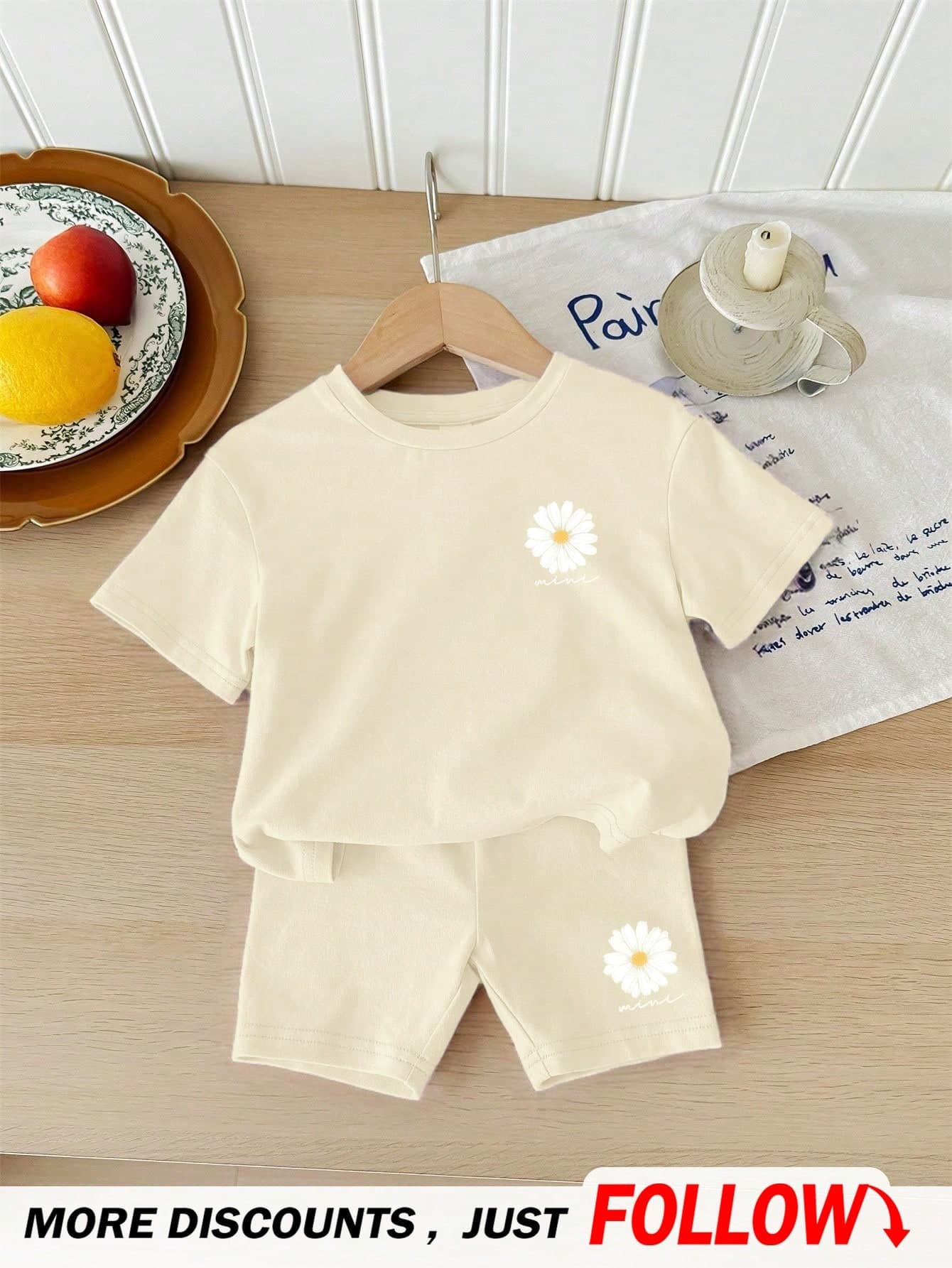 SHEIN Baby Girl Round Neck Simple Short Sleeve Top And Floral Print Shorts 2-Piece Outfit, Summer
