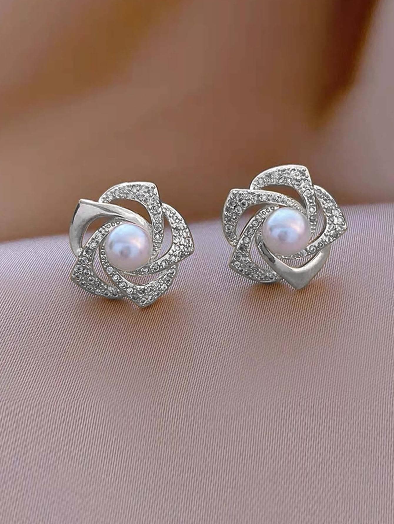 Glamorous Zinc Alloy Rhinestone & Faux Pearl Decor Flower Stud Earrings For Women For Daily Decoration Valentines,Mom,Mother,Mother's Day,Gift