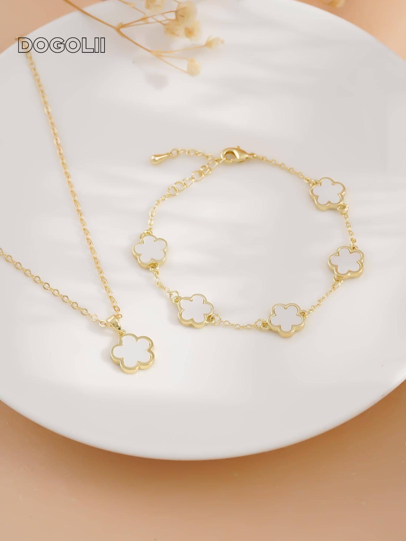 2pcs/Set: 1pc Necklace + 1pc Bracelet, Fashionable Minimalist Gold Color Clover Flower Oval Pendant, Copper Material, Suitable For Girlfriends, Wedding, Graduation, Date Gift