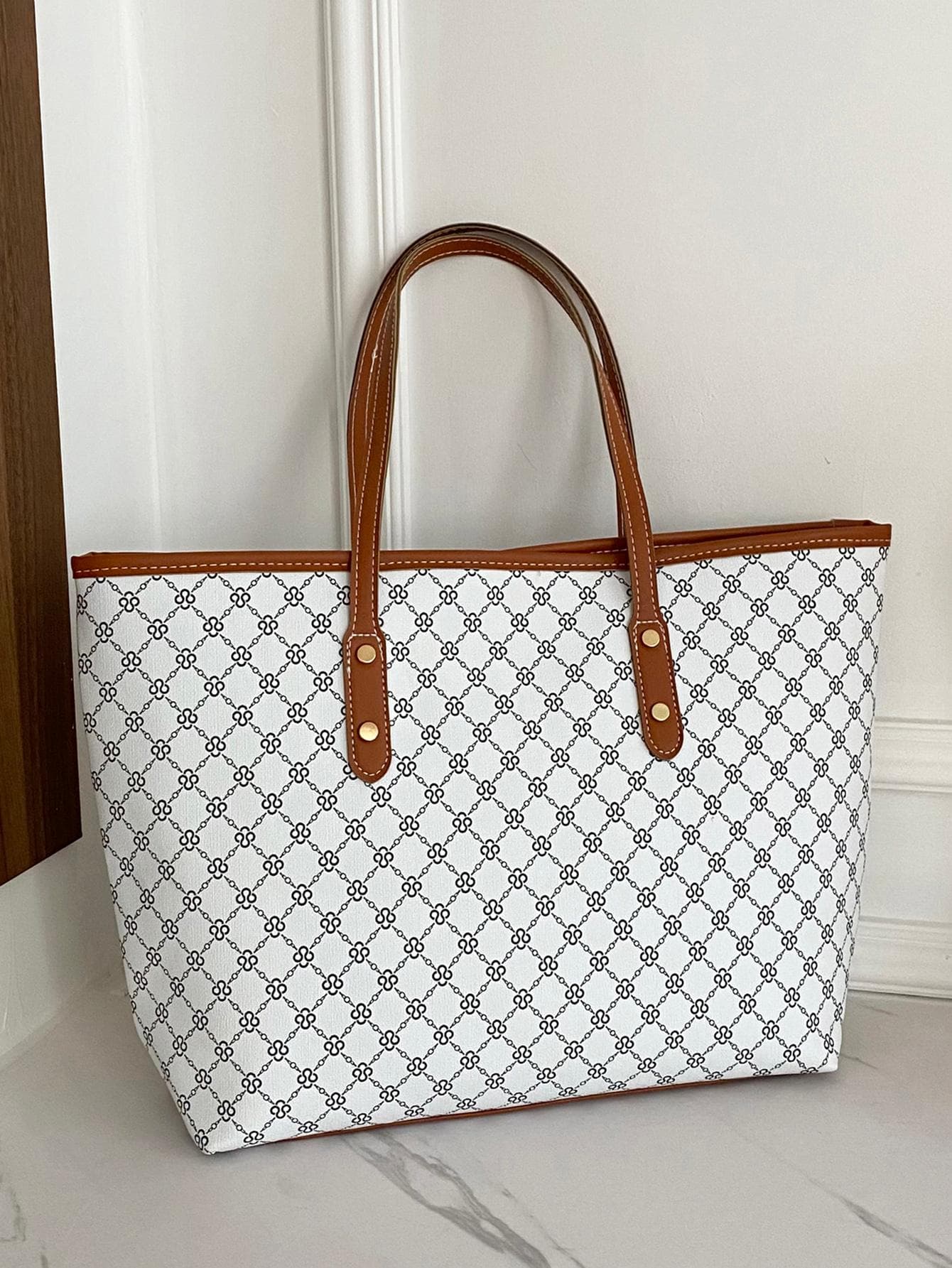 Large Capacity Simple & Versatile Printed Tote Bag With Rivet Decoration For Women Retro Flower Print Tote Bag Large Capacity Shoulder Bag Fashion Daily Handbag For Women,School Bag,Large Capacity,Portable,Classic Casual,Business Casual,For Teen Girls Women College Students,White-Collar Workers,Perfect For Work,Back To School,Middle School,High School,College,Vacation, Fashionable Tote Bag With Zipper, Holiday, Cream Bag