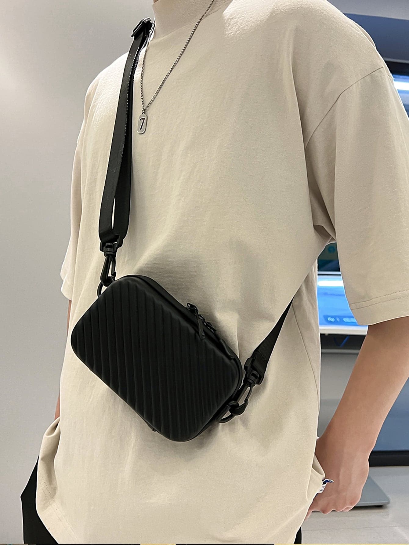 Minimalist Lightweight Diagonal Box Shoulder Bag Soft PU Leather Embossed Crossbody Bag Waterproof Outdoor Striped Hard Shell Black Bag Travel Vacation Vintage Wallet Men's Bag Side Bag Student Essential Fashion Business Small Bag Storage Pouch Camera Bag