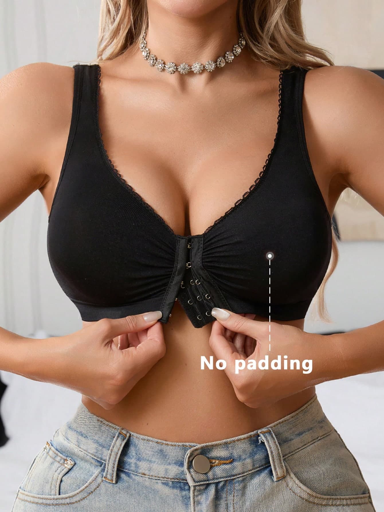 SHEIN 1pc Women Wireless Casual Crinkle Front Pleat Seamless Bra, Solid Color With Plush Trim Padded Shoulder Straps, Nylon