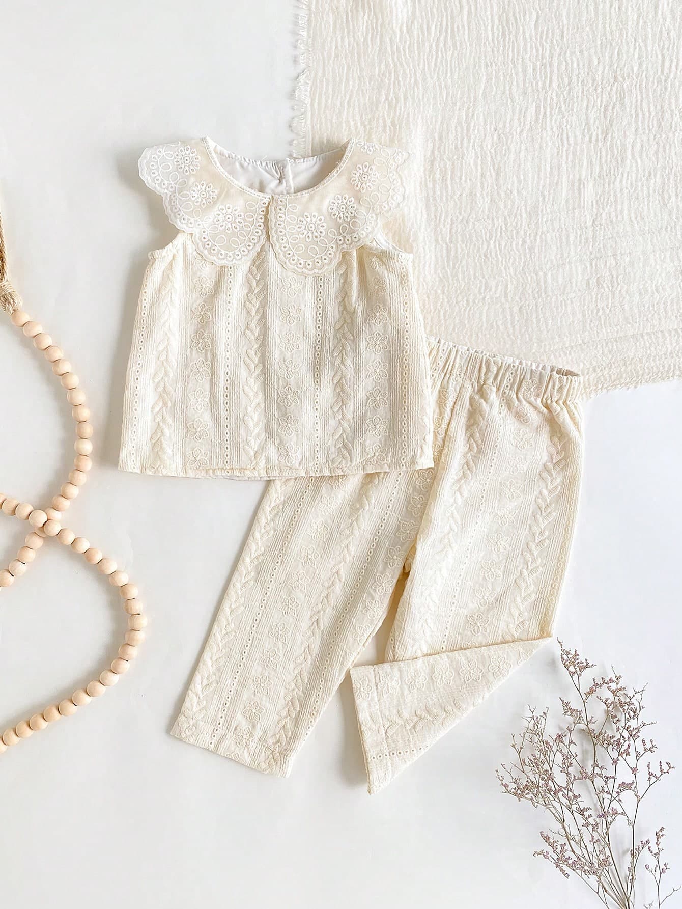SHEIN 2pcs Baby Girl 0-3 Years Spring/Summer Casual Sweet Floral Embroidered Lapel Sleeveless Vest Shirt And Pants Cotton Suit Sets