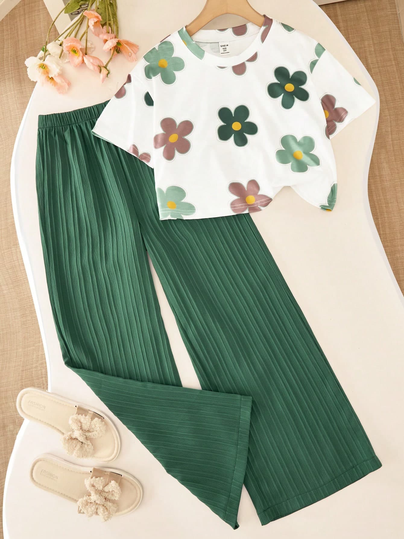 SHEIN 2pcs/Set Girls Floral Full Print T-Shirt And High Waist Textured Wide Leg Pants Set