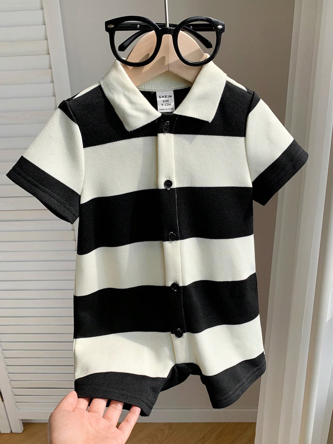 SHEIN Baby Boy/Girl Black And White Striped Polo Collar Short Sleeve Romper,Summer Casual Family Matching Comfortable Outfit For School,Sports,Play,Party