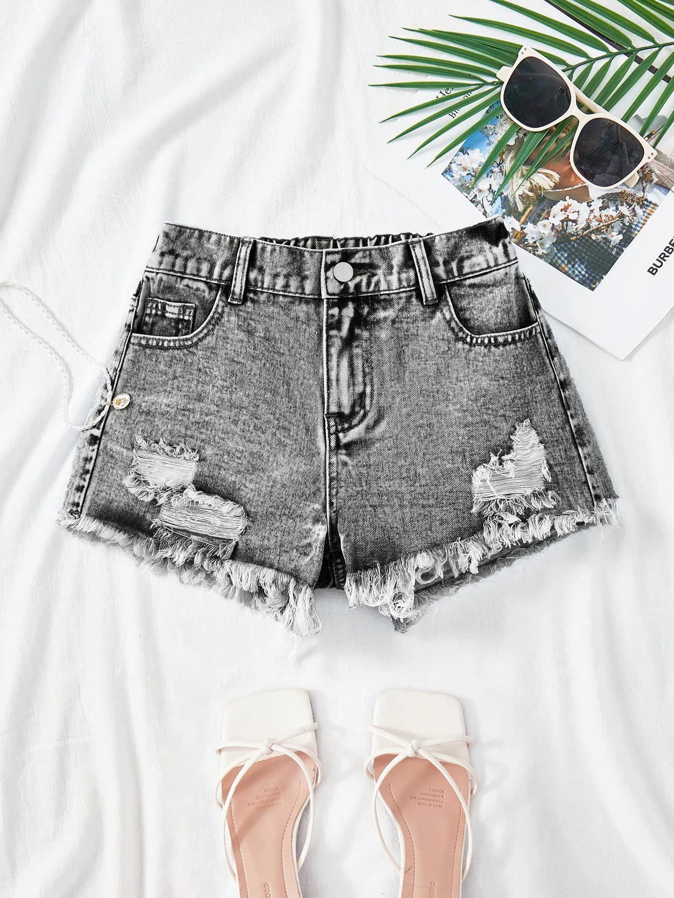 SHEIN Teen Girl Y2K Spring Summer Break Light Washed Low Waist Ripped Raw Hem Denim Shorts With Raw Hem, Summer Beach Boho Vacation Shorts ,Summer Concert Festival Casual Rave, Girls Summer Brunch Graduation
