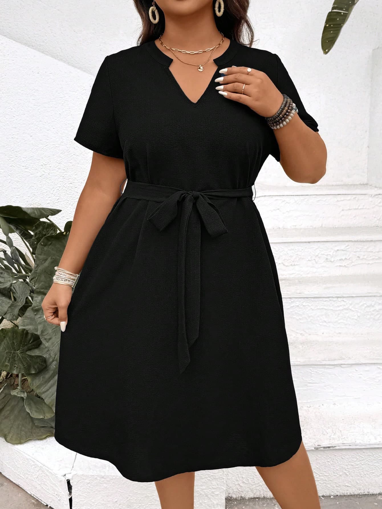 SHEIN LUNE Women's Plus Size Black Elegant Summer Casual Dress,V-Neck Short Sleeve A-Line Everyday Outfits,Solid Color Business Dress With Belt Western Wear
