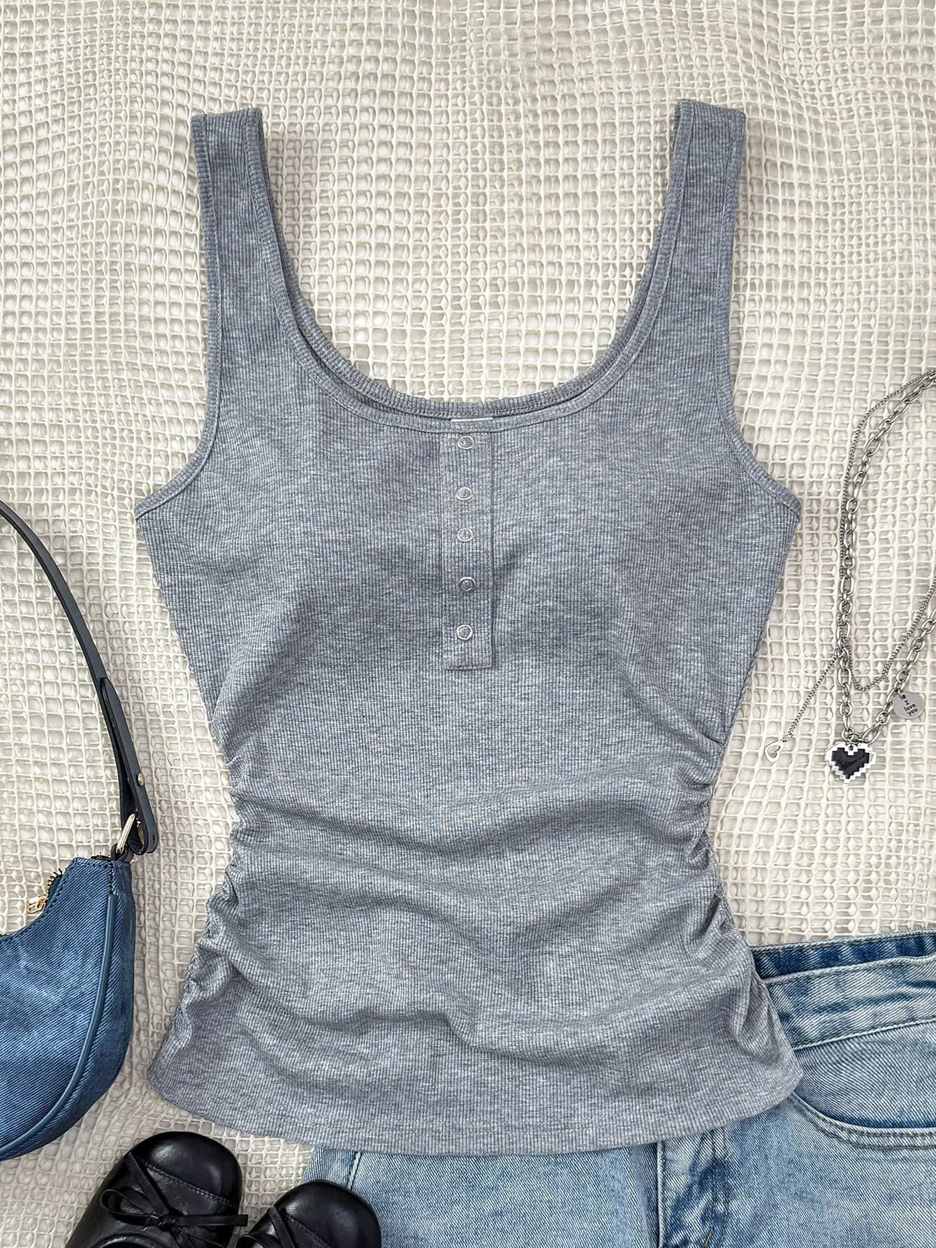SHEIN Teen Girls Basic White Dotted Rib White Metallic Button Casual All-Match White Tank Top With Deep U-Neck And Racerback
