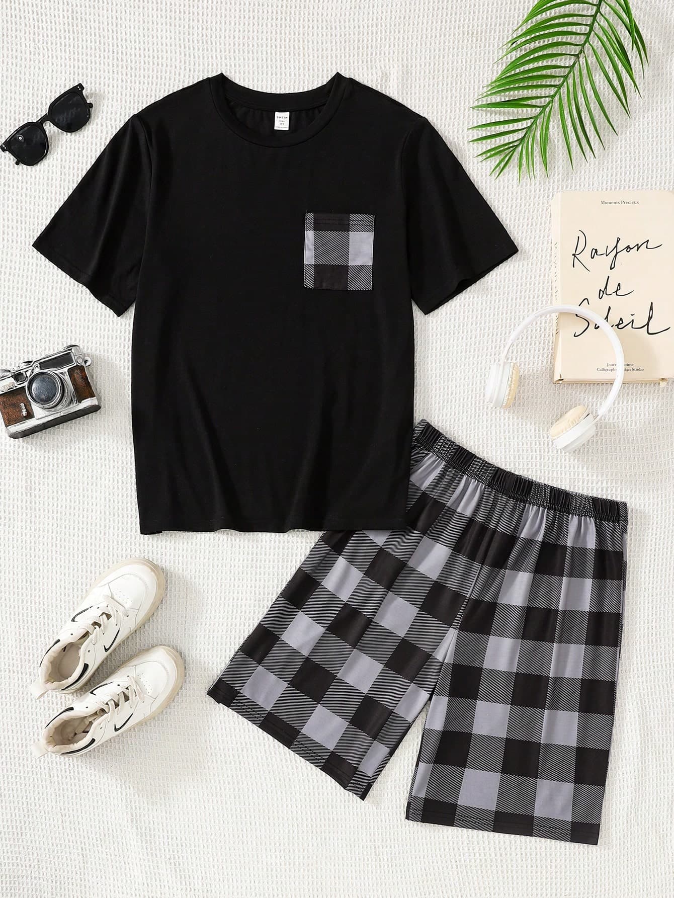 SHEIN 2pcs Teen Boy Summer Casual Loose Solid Tee & Plaid Shorts Knit Pajama Set
