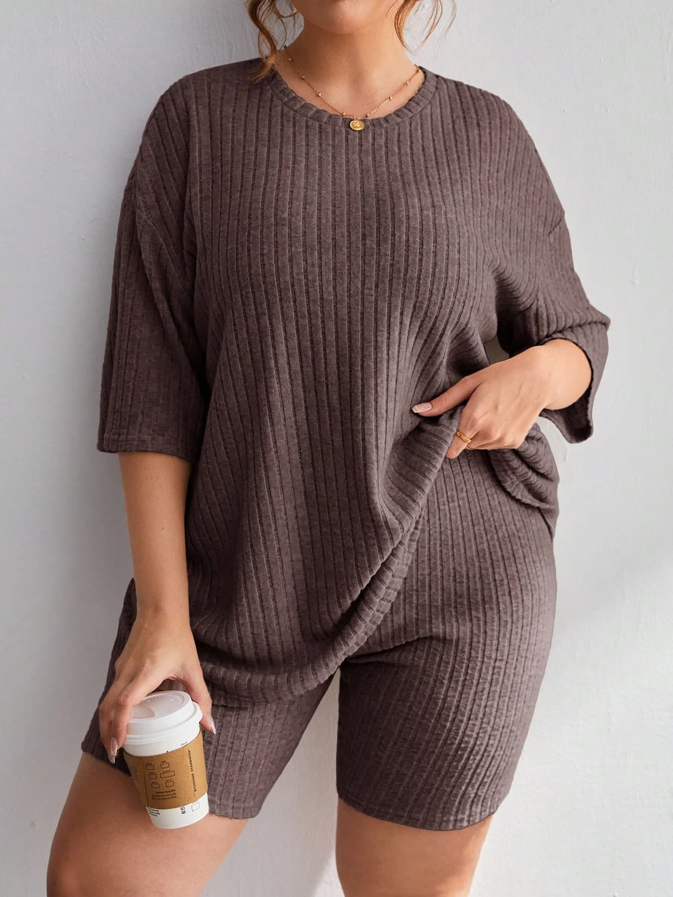SHEIN Essnce Plus Size Summer Casual Solid Color T-Shirt & Shorts 2 Pieces Set