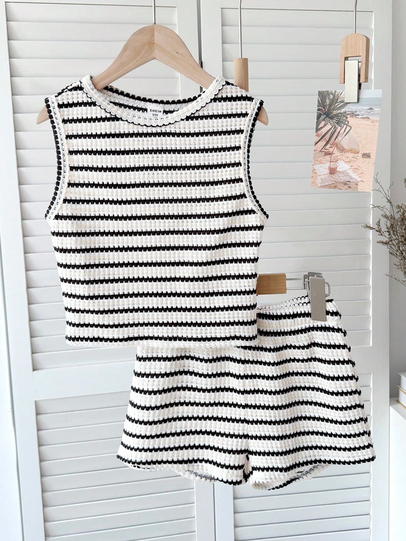 SHEIN Tween Girls Casual Loose Comfortable Striped Round Neck Sleeveless Tank Top And Shorts Set