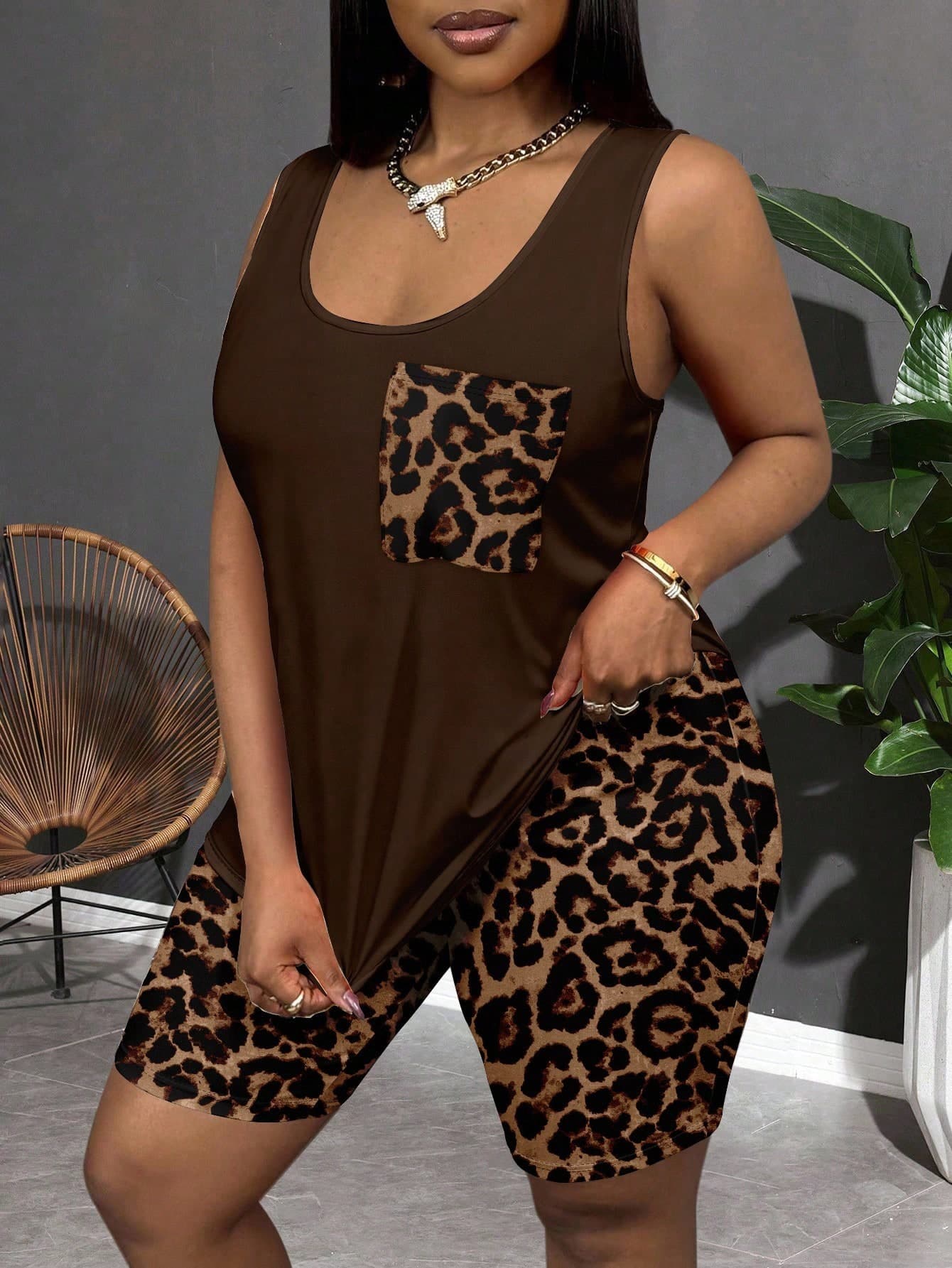 Slaydiva Women's Plus Size 2 Pieces Brown Leopard Print Set,Summer Casual Everyday Round Neck Sleeveless Loose Tank And Skinny Leggings Suitable For
