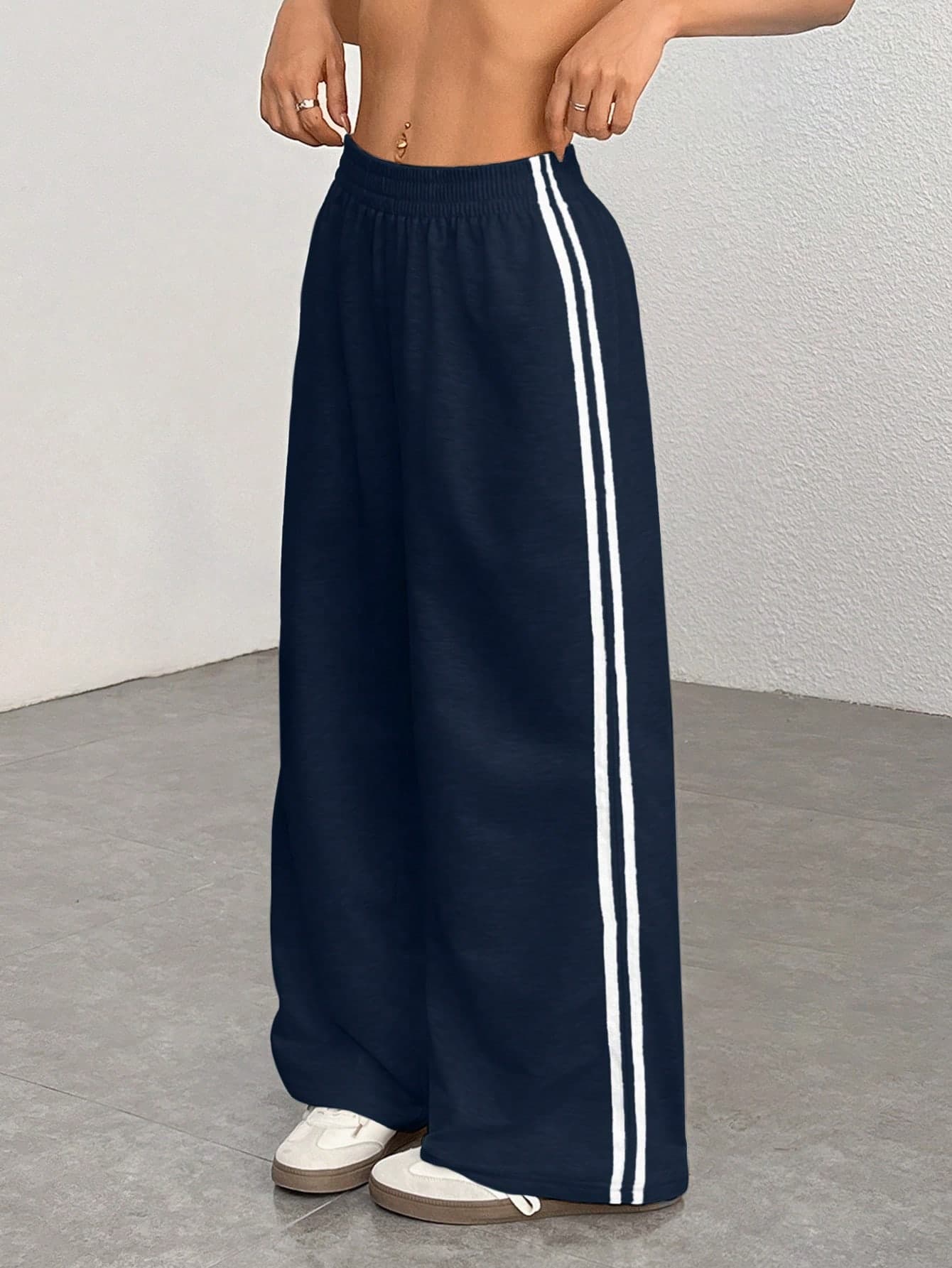 SHEIN PETITE Casual Navy Blue Sweatpants With Side Stripe Design For Comfortable Everyday Looks ,Petite Women