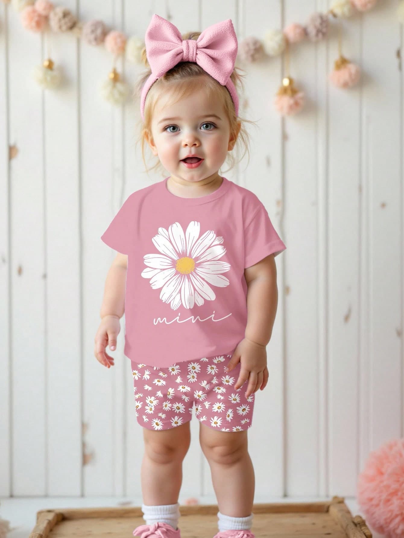 SHEIN Happikins Baby Girl Casual Minimalist Round Neck Short Sleeve T-Shirt And Fitted Shorts Set, Suitable For Spring/Summer
