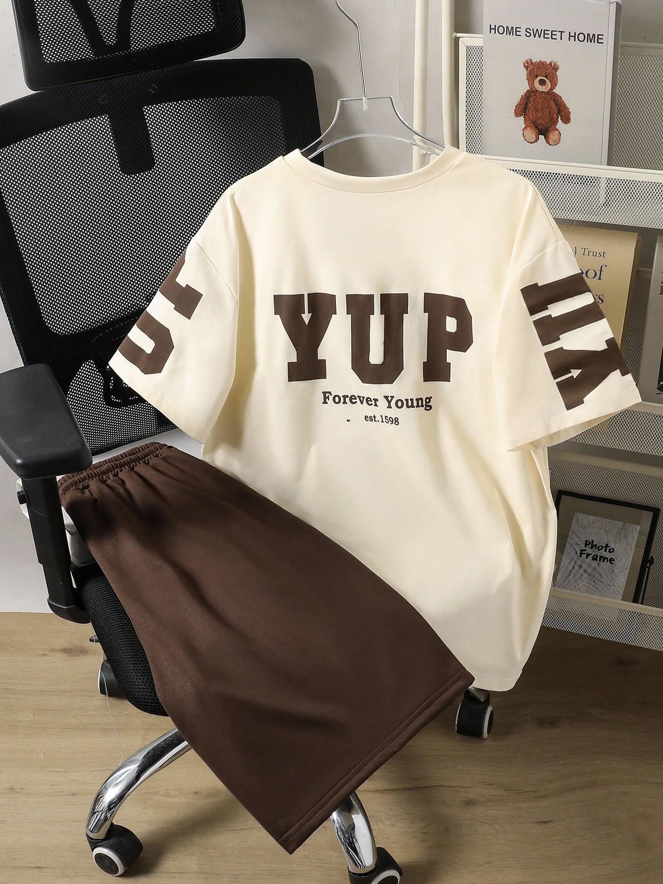 SHEIN Vacaura 2pcs Teen Boys Outfits,Beige Summer Streetwear Graduation Back-To-School Letter Print Round Neck Short Sleeve T-Shirt And Sports Shorts Youth Set