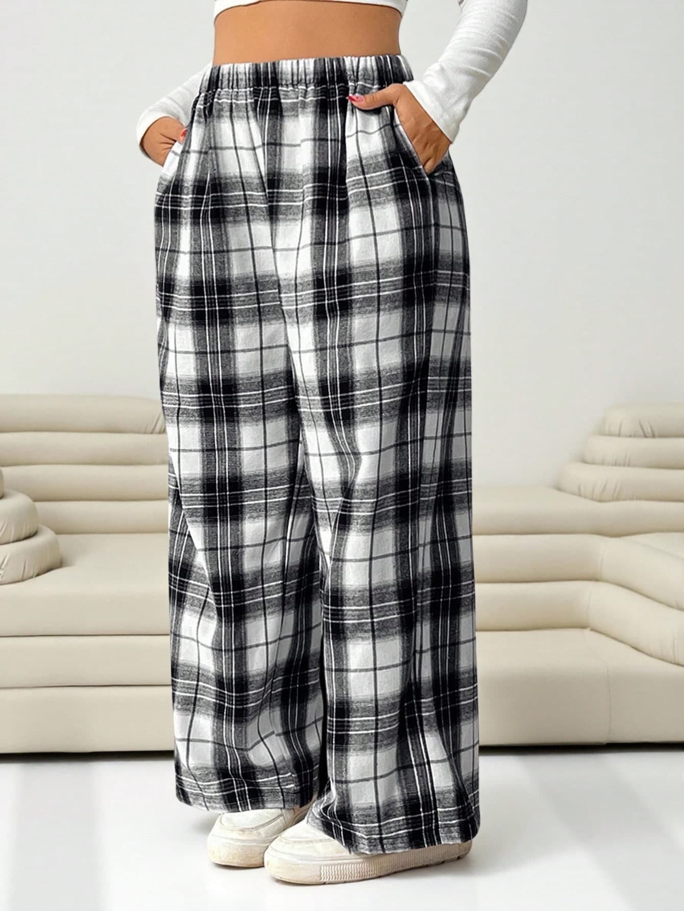 SHEIN EZwear Plus Size Women's Plaid Pants,Black & White Plaid Elastic Waist Pockets Wide Leg Casual Loose Pants,Women Winter Clothes Fall