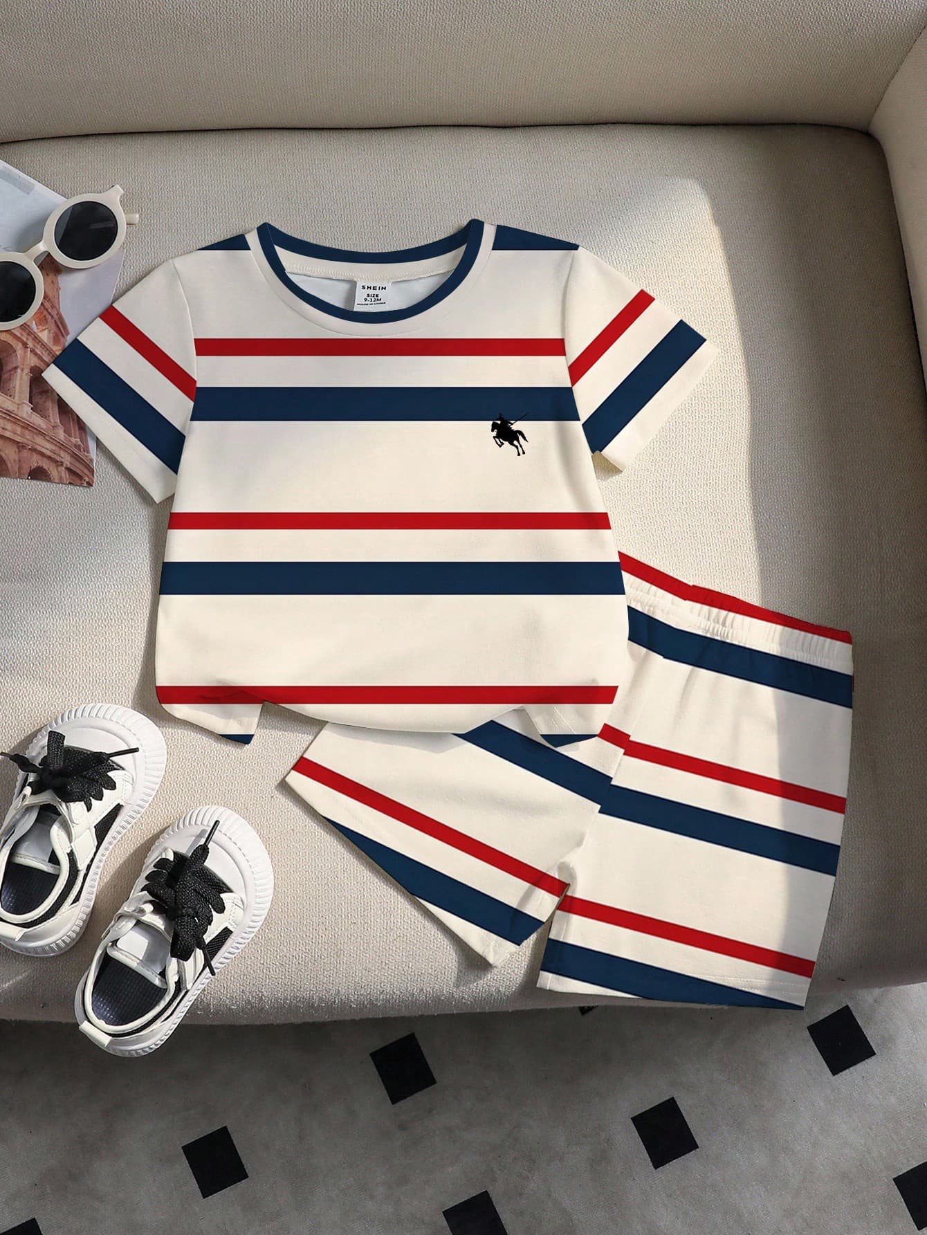 SHEIN Playful Pals Baby Boys' Two-Piece Set: Cute Cartoon Character Taz Print Squishy Short-Sleeved Top, T-Shirt And Shorts Set. Boys' Summer Clothing, Suitable For Toddlers' Casual Summer Wear, Street Style, American Comic Book Style, Cute Children's Clothing, Casual Sportswear.