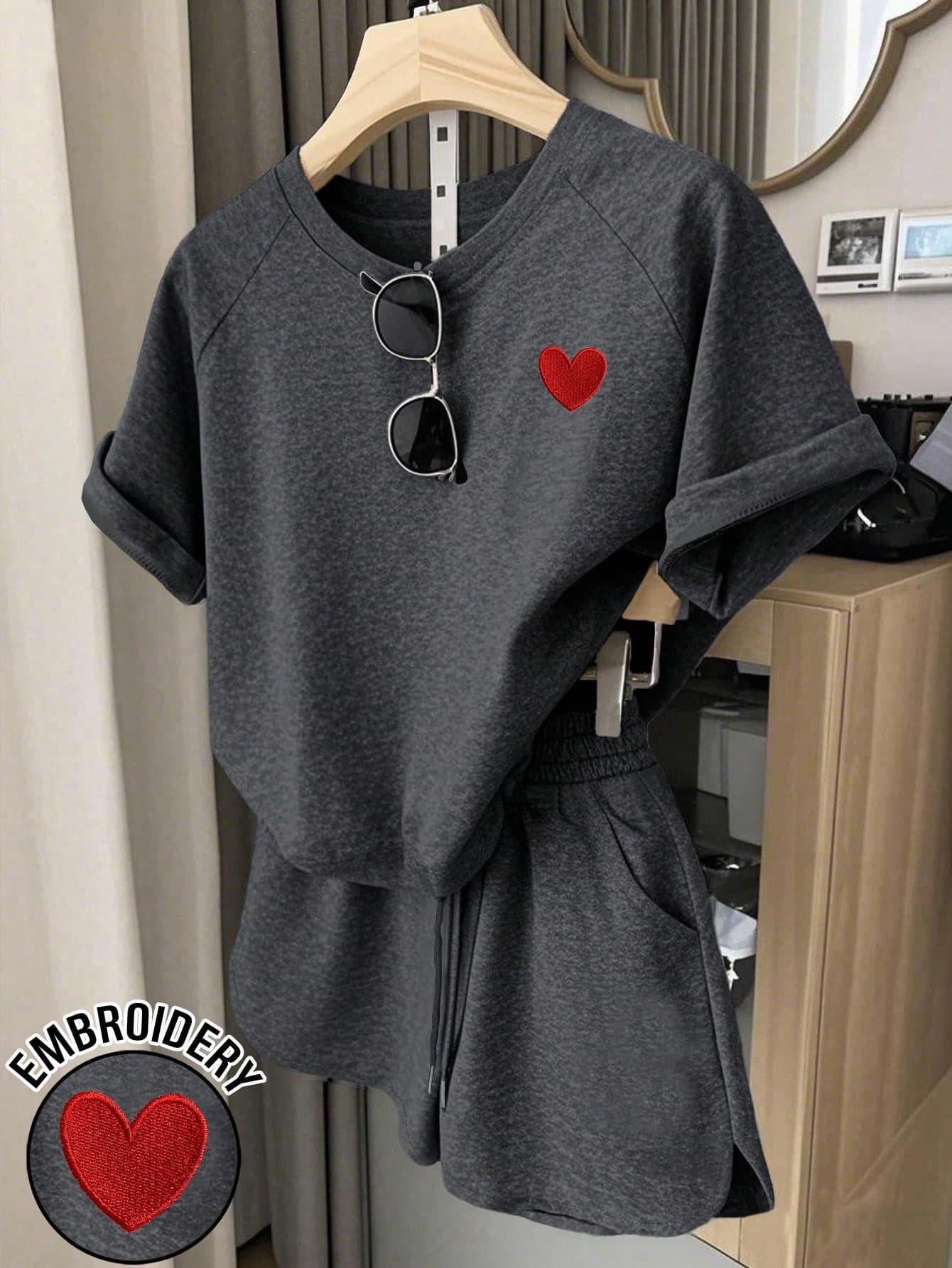 Resyla Heart Embroidery Graphic Casual 2-Piece Outfit, T-Shirt And Shorts Set, Fashionable For Summer