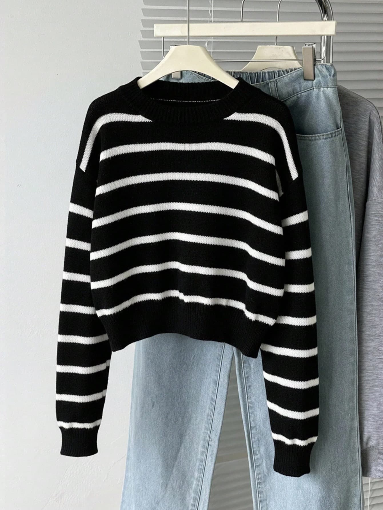 SHEIN Teen Girls' Fashionable Black And White Striped Sweater,Winter Y2k Aesthetic Casual Versatile Cropped Tops,Holiday Back-To-School Cute Fall Clothes
