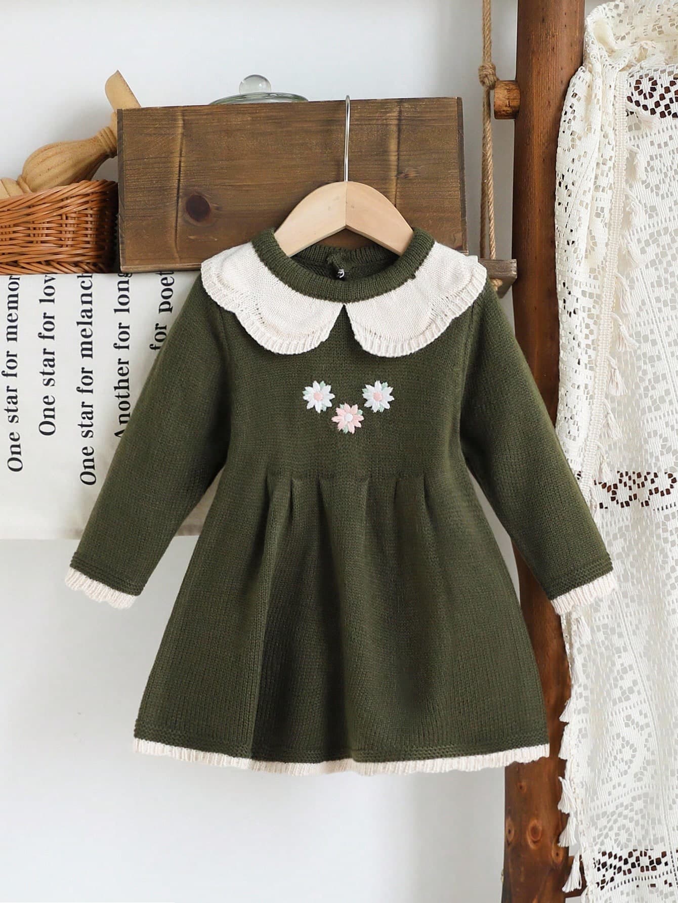 SHEIN Vintaside Kids Cute Baby Girls Floral Embroidered Ruffled Collar Knitted Long Sleeve Sweater Dress,Olive Green,Autumn,Matching Family,Elegant School Fashionable Wear