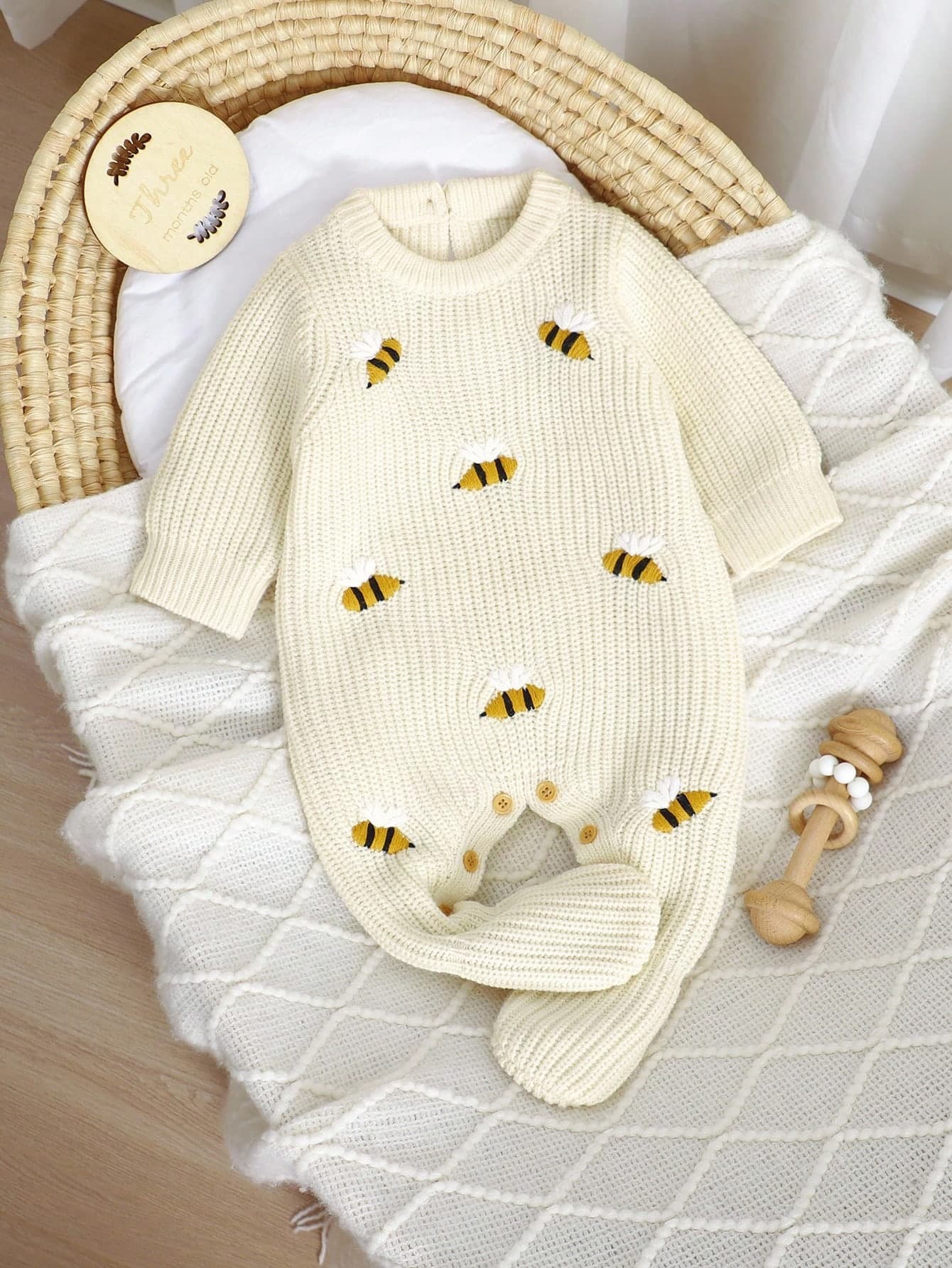 SHEIN 1pc Newborn Infant Knitted Romper,Crew Neck Long Sleeve,Cute Bee Embroidery,Butter Yellow Autumn Winter Minimalist Baby Jumpsuit,Sweater Outfit,0-3M