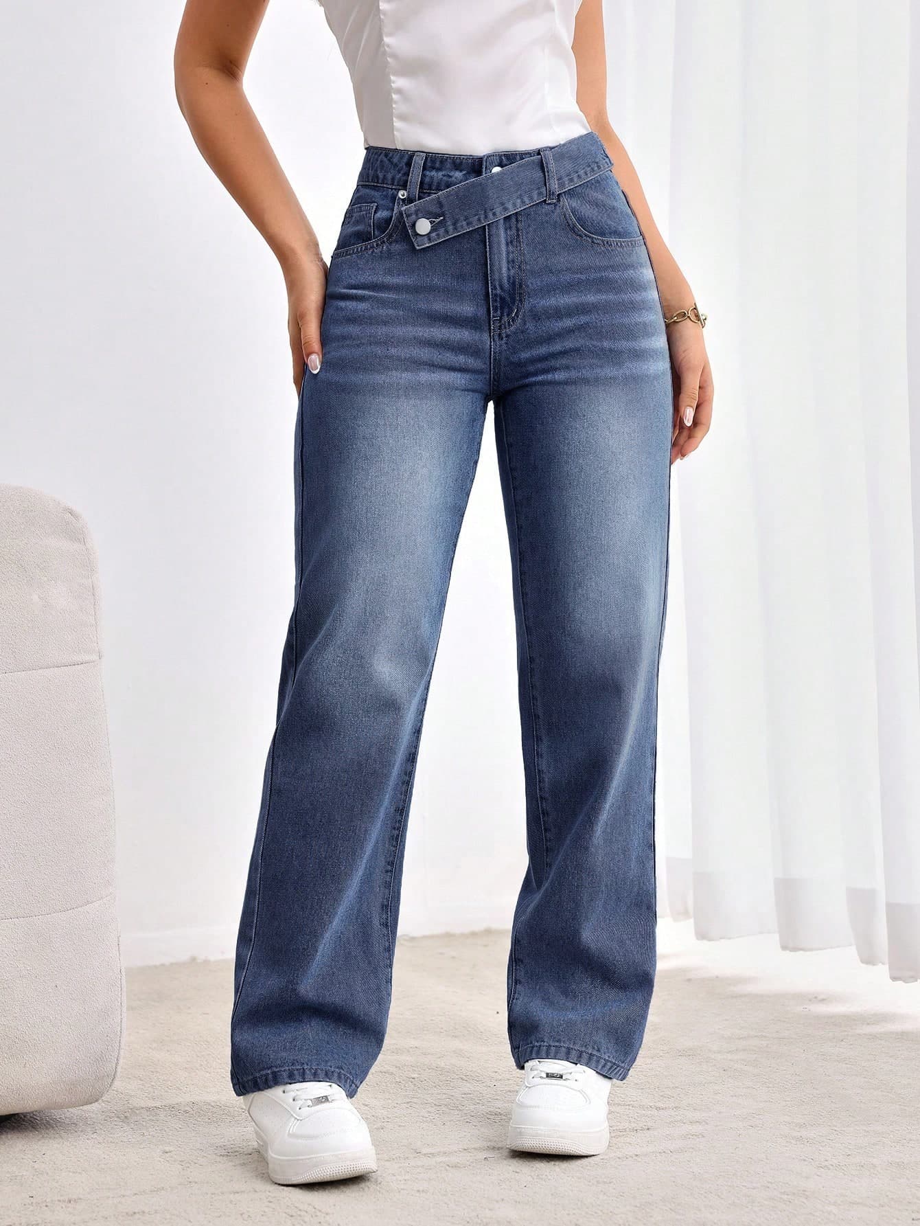 EMERY ROSE Women's Asymmetric Waist Pocket Straight Loose Fit Jeans