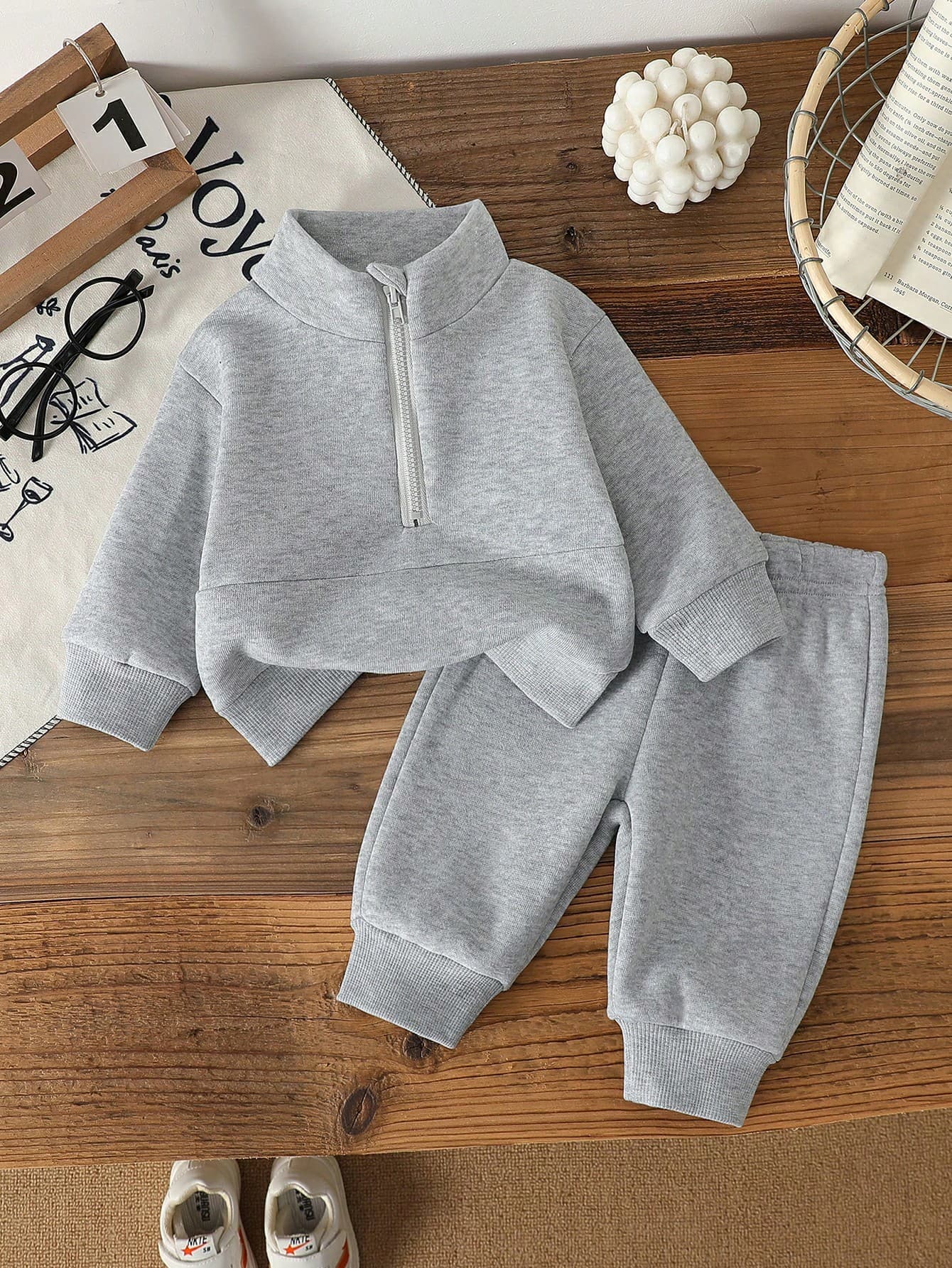 SHEIN Vintaside Kids Newborn Baby Boy Casual Minimalist Half-Zip Stand Collar Sweatshirt Long Sleeve Top And Sports Style Sweatpants Set