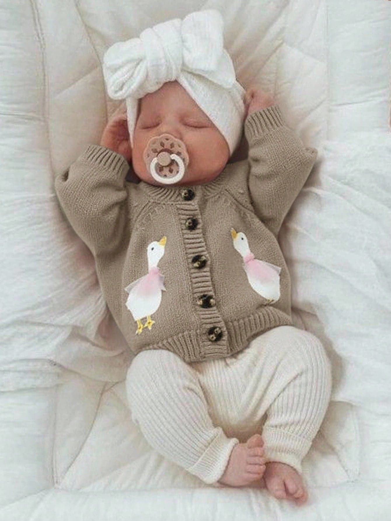 SHEIN Newborn Baby Girl Cute Cartoon Pattern Knitted Cardigan, Versatile For Autumn/Winter