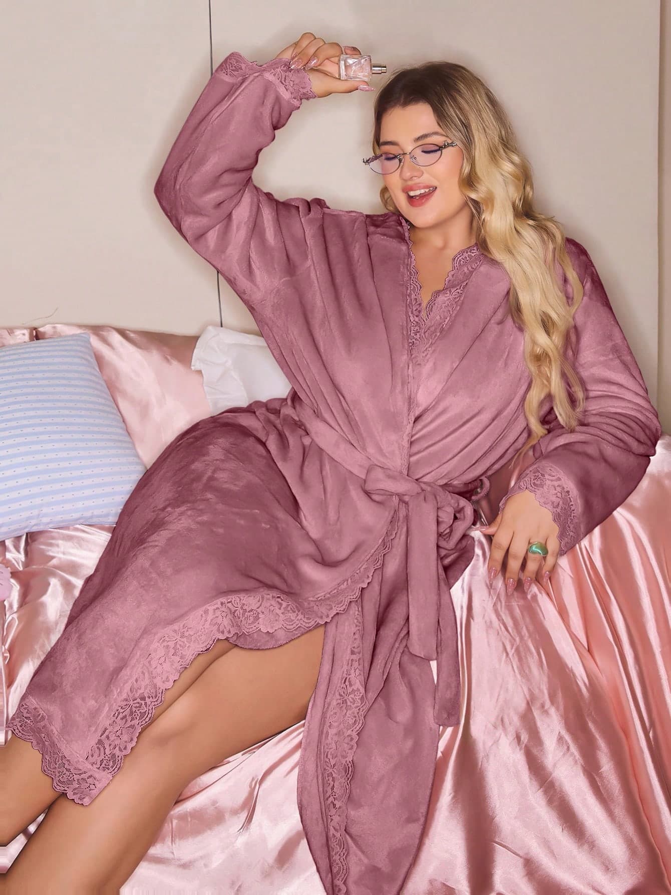 Slumberry CURVE SweetSlumber Plus Size Maroon Plush & Lace Patchwork Loose Fit Soft Fluffy Robe,Autumn Night Wear Sexy Curve Loungewear For Women