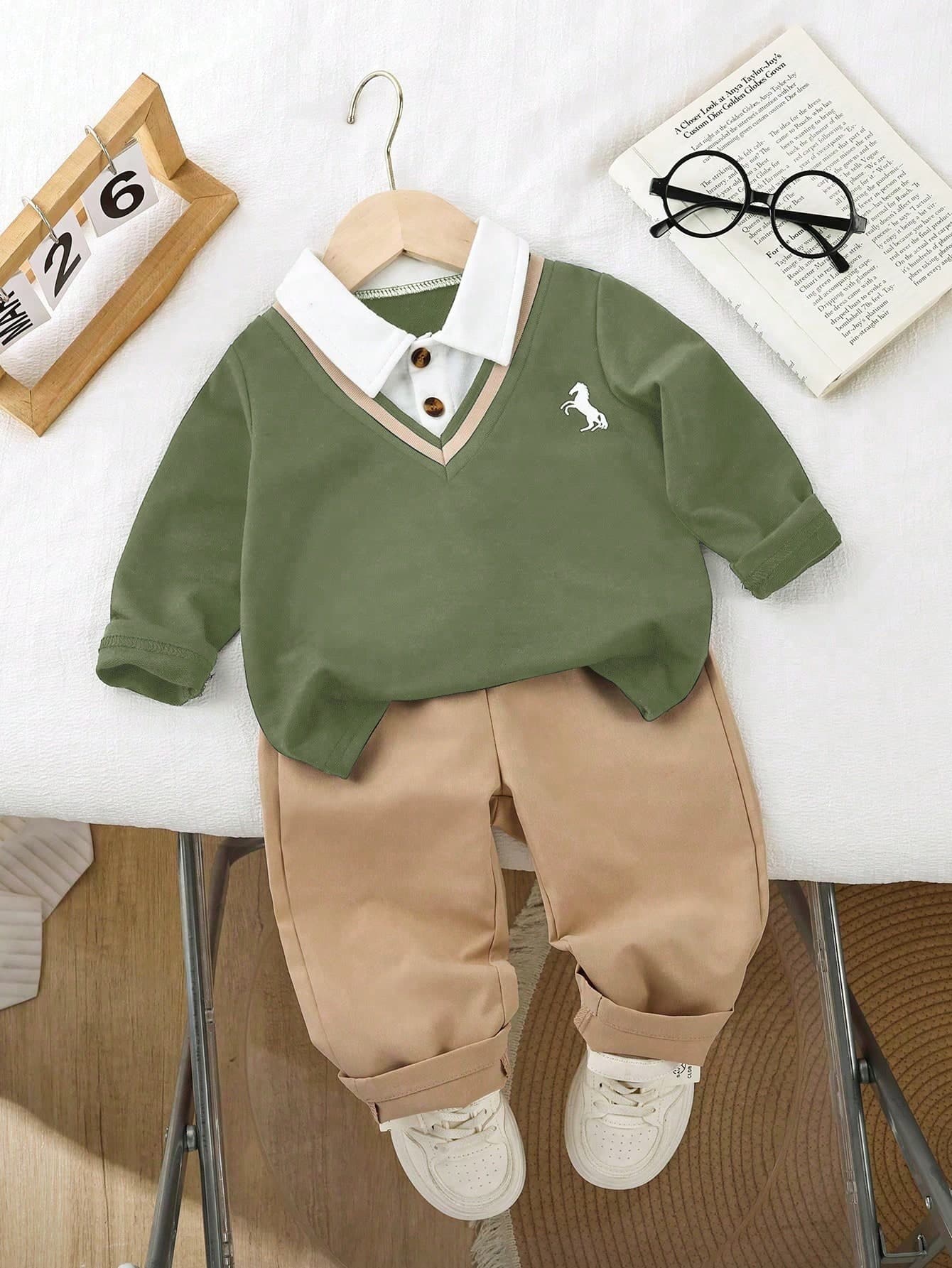 SHEIN Playful Pals 1pc Baby Boy Set Knitted Long Sleeve Polo 2 In 1 Sweatshirt&Khaki Casual Pants Olive Green Autumn Casual Matching Family Back-To-School Toddler Outfit