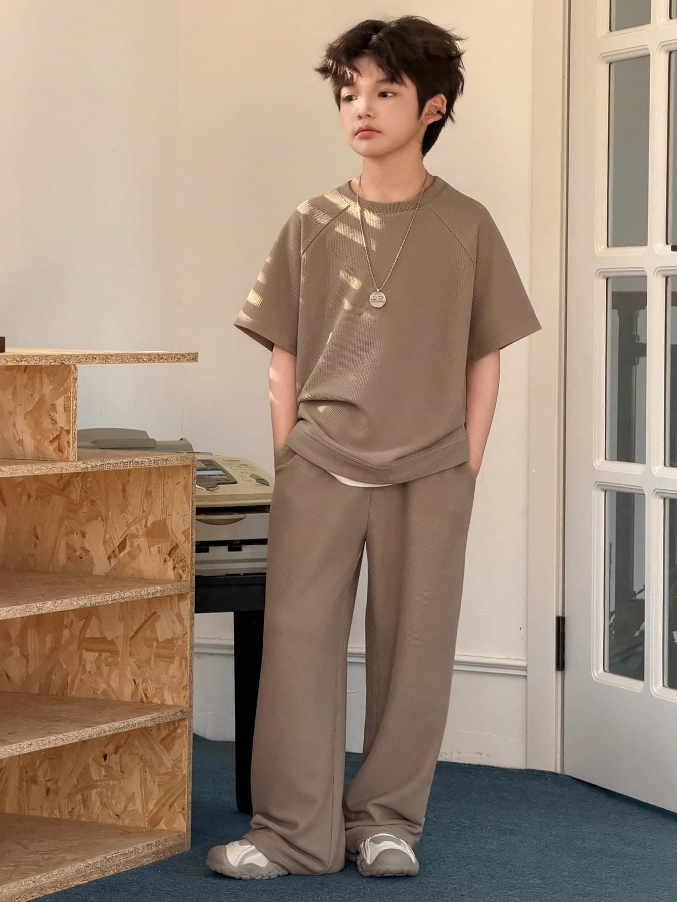 DAZY Tween Boy Solid Color Minimalist Casual Round Neck Short Sleeve T-Shirt And Pants Set Spring